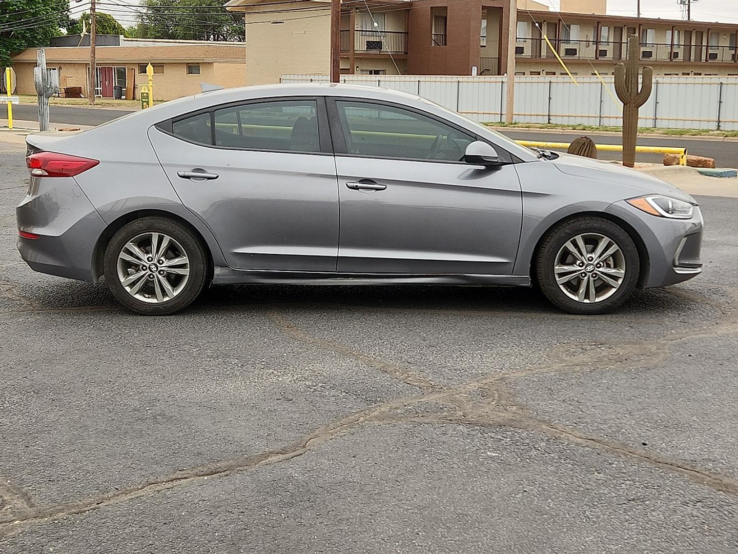 2018 GRAY /Gray - PK Hyundai Elantra Value Edition (5NPD84LF3JH) with an Nu 2L I-4 DOHC, D-CVVT variable valve control, regular unleaded, engine with 147HP engine, located at 4711 Ave Q, Lubbock, TX, 79412, (806) 687-2362, 33.551304, -101.855293 - Photo#4