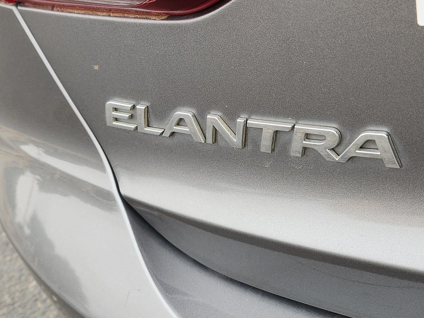 2018 GRAY /Gray - PK Hyundai Elantra Value Edition (5NPD84LF3JH) with an Nu 2L I-4 DOHC, D-CVVT variable valve control, regular unleaded, engine with 147HP engine, located at 4711 Ave Q, Lubbock, TX, 79412, (806) 687-2362, 33.551304, -101.855293 - Photo#10