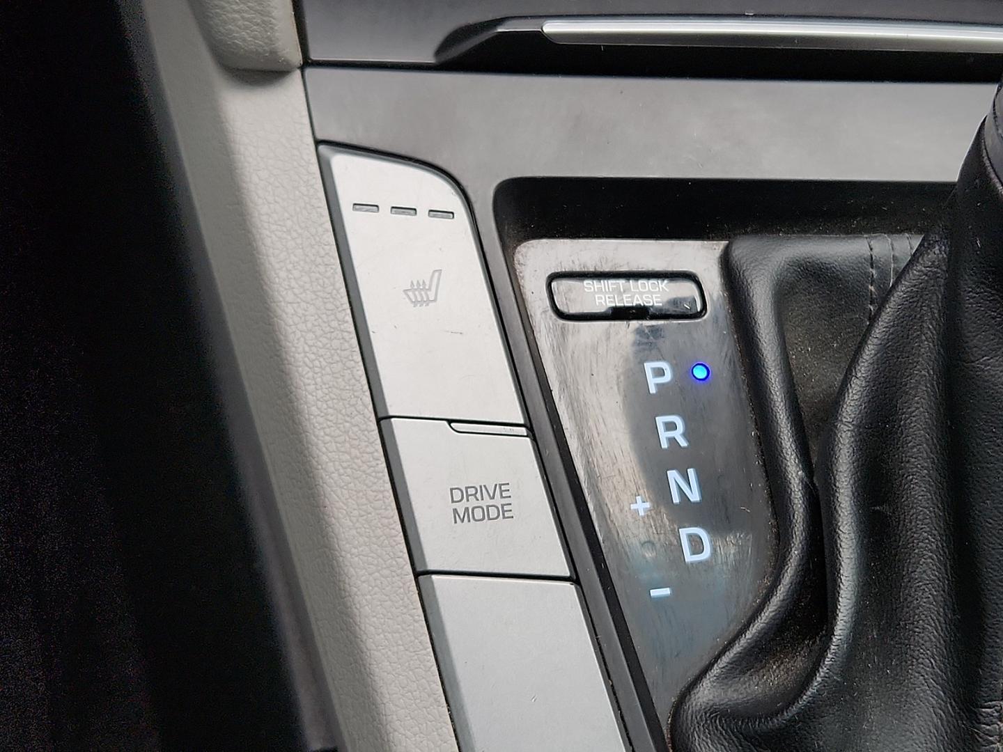 2018 GRAY /Gray - PK Hyundai Elantra Value Edition (5NPD84LF3JH) with an Nu 2L I-4 DOHC, D-CVVT variable valve control, regular unleaded, engine with 147HP engine, located at 4711 Ave Q, Lubbock, TX, 79412, (806) 687-2362, 33.551304, -101.855293 - Photo#21