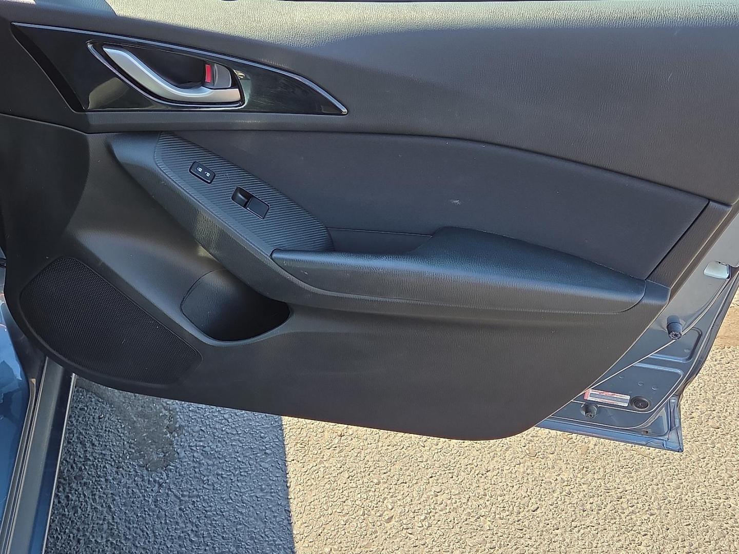 2016 Blue Reflex Mica - 42B /Black - BV0 Mazda Mazda3 i Sport (JM1BM1T77G1) with an SKYACTIV-G 2L I-4 gasoline direct injection, DOHC, variable valve control, regular unleaded, engine with 155HP engine, located at 4711 Ave Q, Lubbock, TX, 79412, (806) 687-2362, 33.551304, -101.855293 - Photo#12