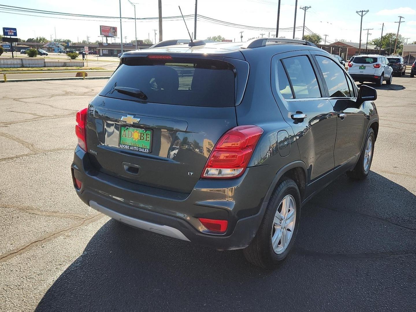 2019 GRAY Chevrolet Trax LT (3GNCJLSB7KL) with an Ecotec 1.4L I-4 DOHC, variable valve control, intercooled turbo, regular unleaded, engine with 138HP engine, located at 4711 Ave Q, Lubbock, TX, 79412, (806) 687-2362, 33.551304, -101.855293 - Photo#3