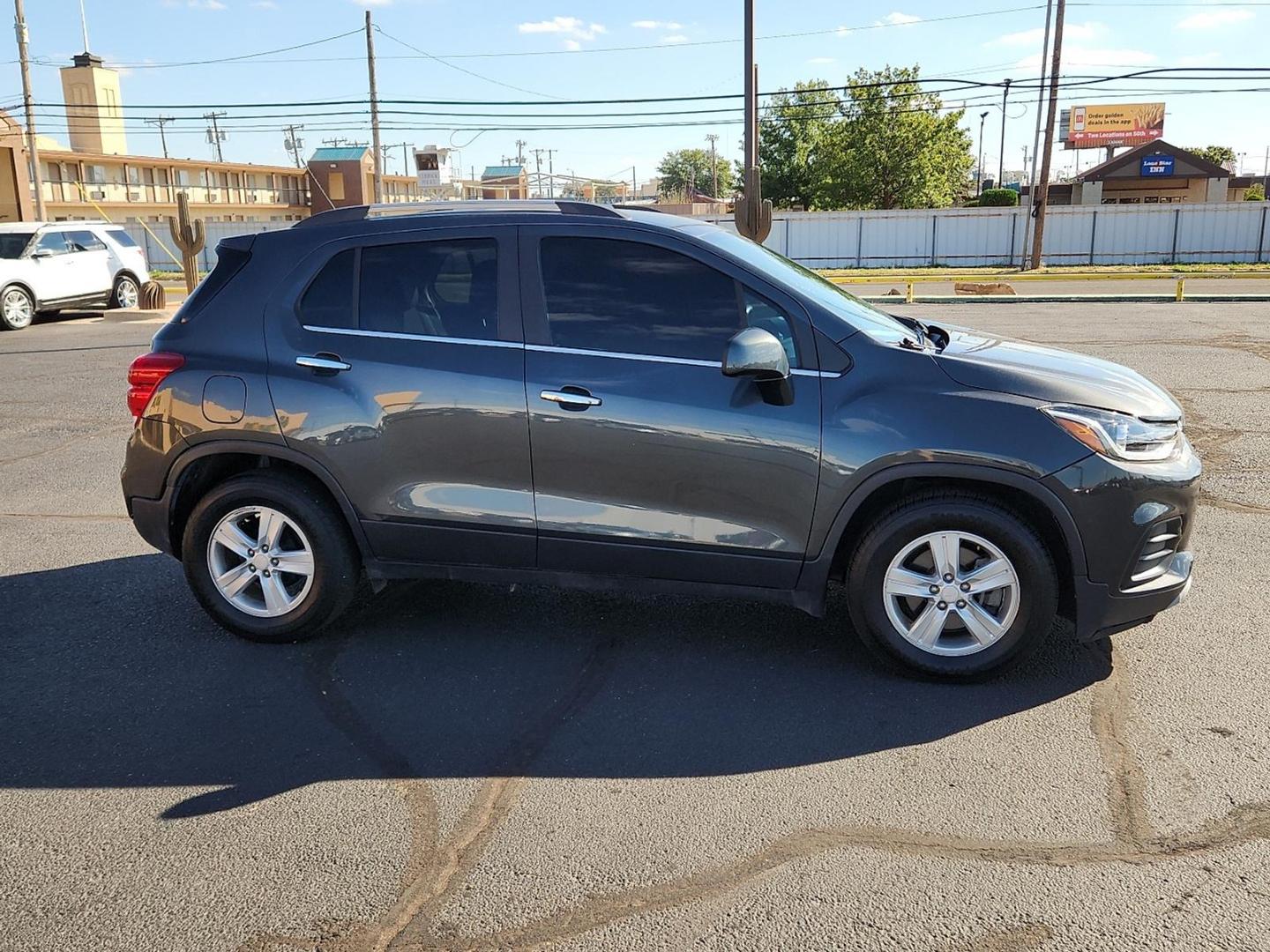 2019 GRAY Chevrolet Trax LT (3GNCJLSB7KL) with an Ecotec 1.4L I-4 DOHC, variable valve control, intercooled turbo, regular unleaded, engine with 138HP engine, located at 4711 Ave Q, Lubbock, TX, 79412, (806) 687-2362, 33.551304, -101.855293 - Photo#4