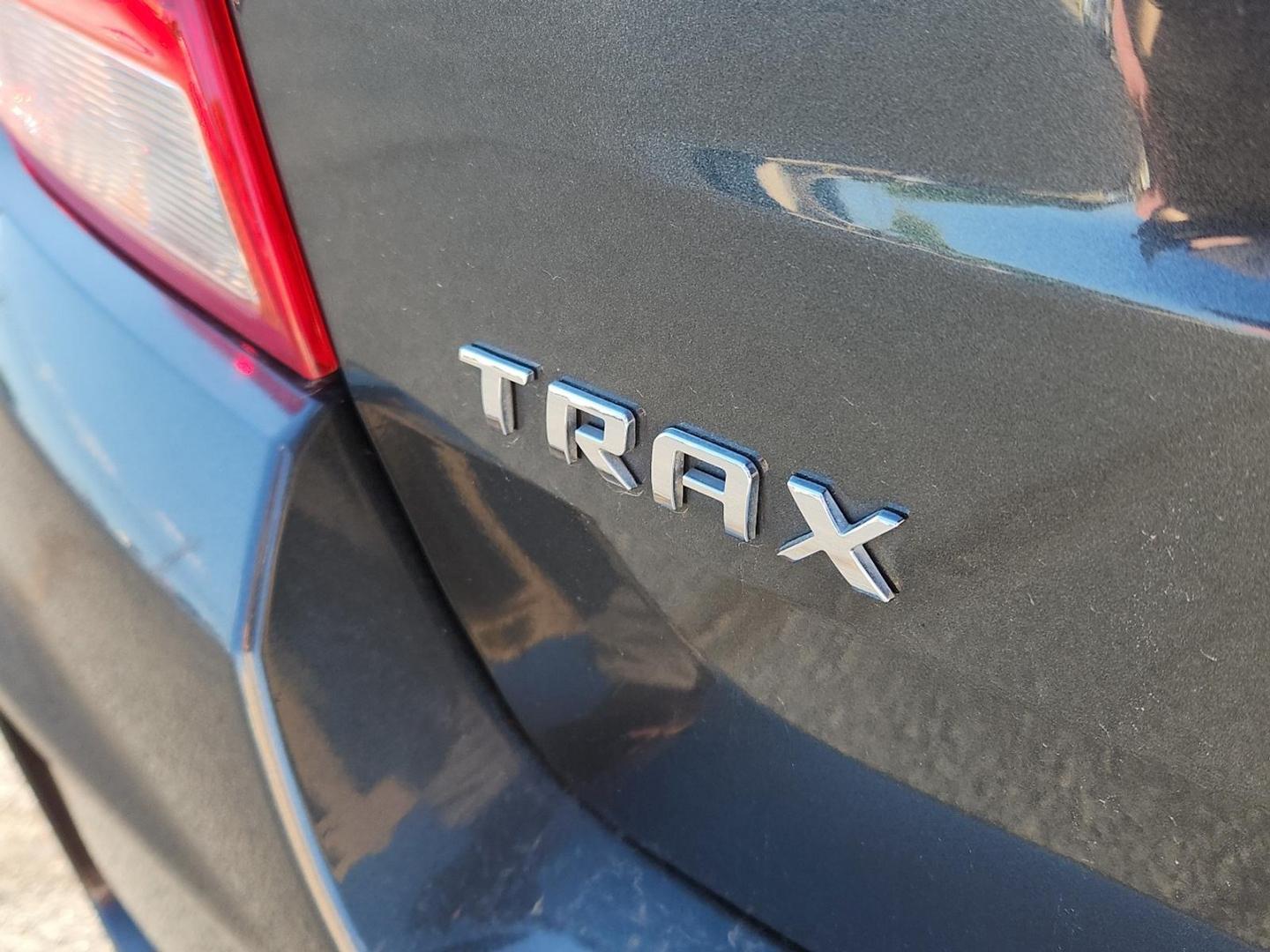 2019 GRAY Chevrolet Trax LT (3GNCJLSB7KL) with an Ecotec 1.4L I-4 DOHC, variable valve control, intercooled turbo, regular unleaded, engine with 138HP engine, located at 4711 Ave Q, Lubbock, TX, 79412, (806) 687-2362, 33.551304, -101.855293 - Photo#7