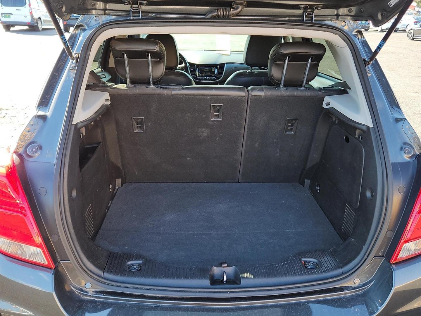 2019 GRAY Chevrolet Trax LT (3GNCJLSB7KL) with an Ecotec 1.4L I-4 DOHC, variable valve control, intercooled turbo, regular unleaded, engine with 138HP engine, located at 4711 Ave Q, Lubbock, TX, 79412, (806) 687-2362, 33.551304, -101.855293 - Photo#9