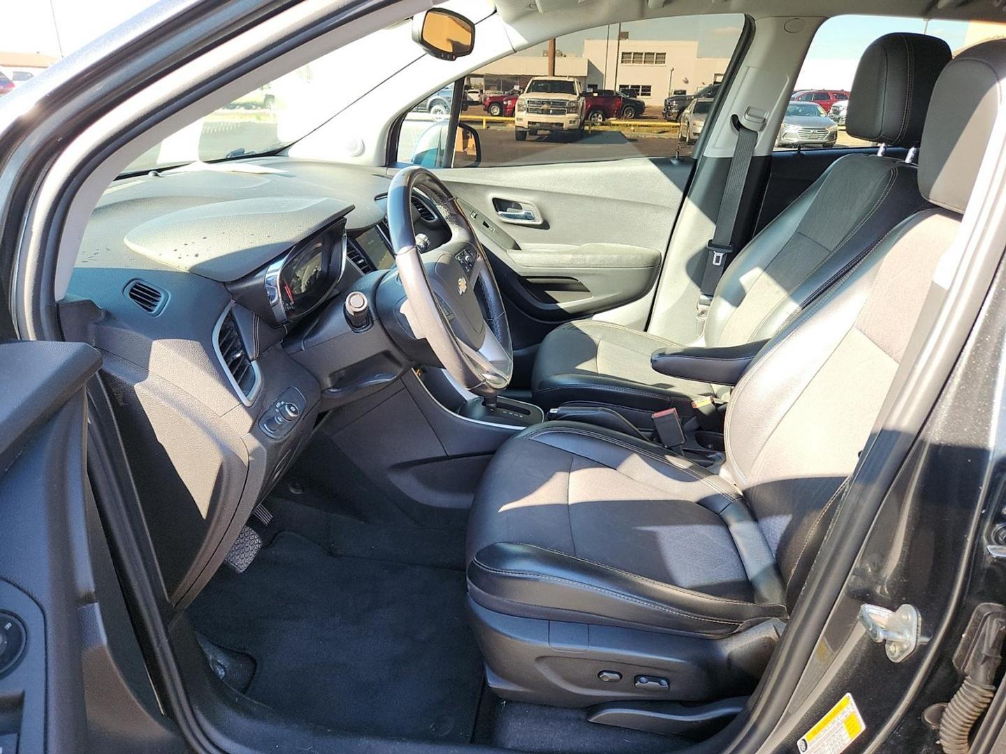 2019 GRAY Chevrolet Trax LT (3GNCJLSB7KL) with an Ecotec 1.4L I-4 DOHC, variable valve control, intercooled turbo, regular unleaded, engine with 138HP engine, located at 4711 Ave Q, Lubbock, TX, 79412, (806) 687-2362, 33.551304, -101.855293 - Photo#12