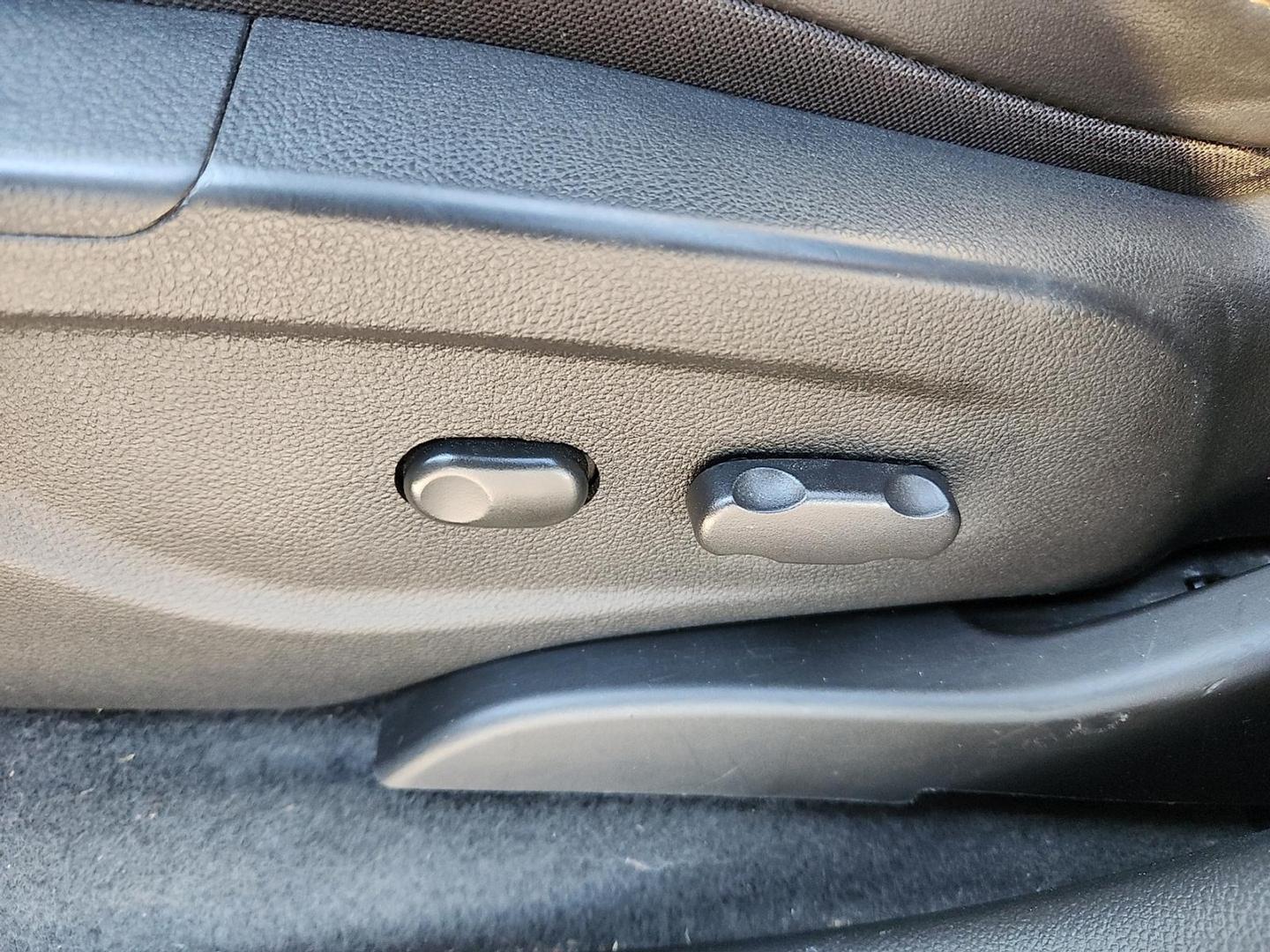 2019 GRAY Chevrolet Trax LT (3GNCJLSB7KL) with an Ecotec 1.4L I-4 DOHC, variable valve control, intercooled turbo, regular unleaded, engine with 138HP engine, located at 4711 Ave Q, Lubbock, TX, 79412, (806) 687-2362, 33.551304, -101.855293 - Photo#13