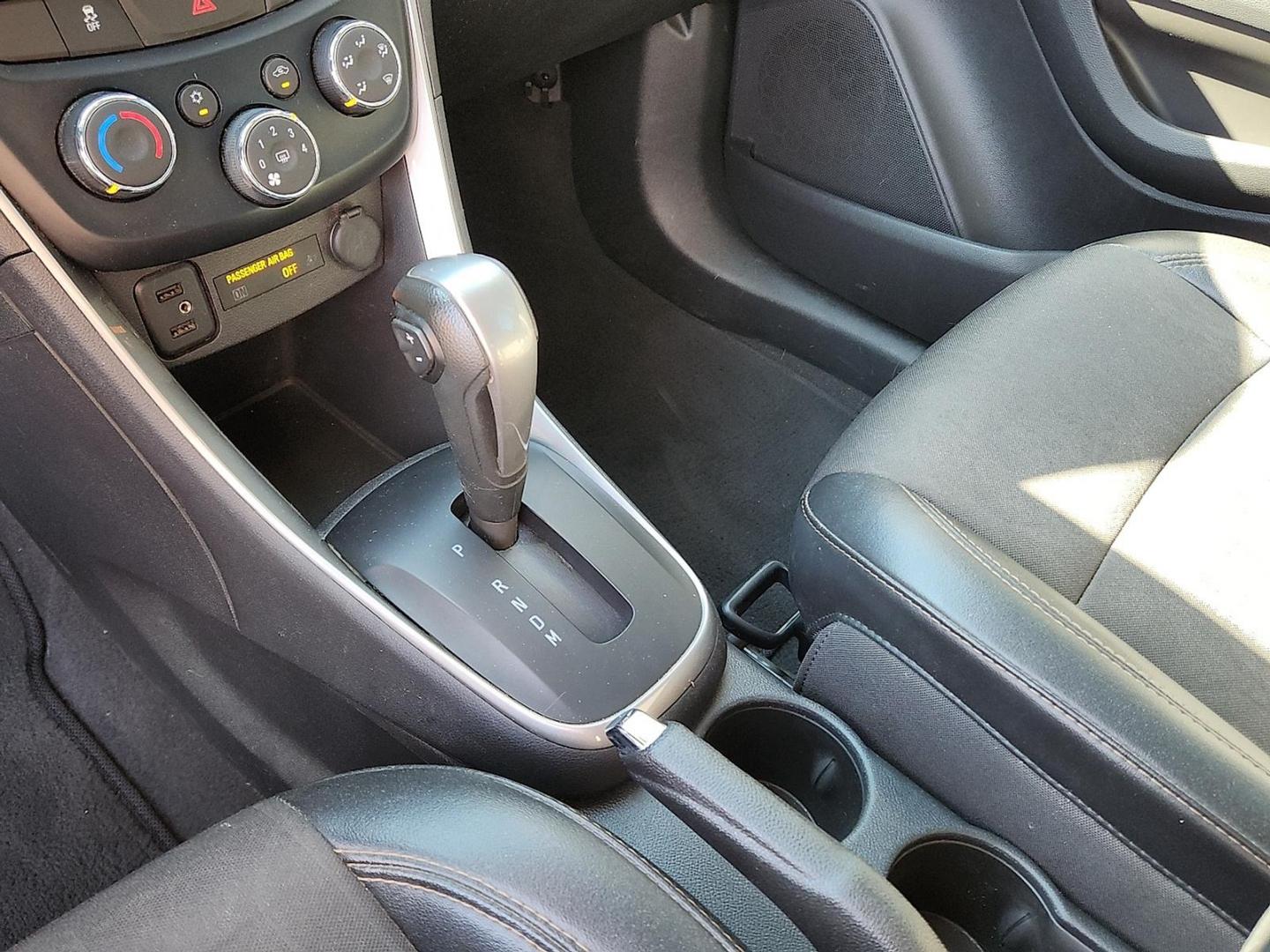 2019 GRAY Chevrolet Trax LT (3GNCJLSB7KL) with an Ecotec 1.4L I-4 DOHC, variable valve control, intercooled turbo, regular unleaded, engine with 138HP engine, located at 4711 Ave Q, Lubbock, TX, 79412, (806) 687-2362, 33.551304, -101.855293 - Photo#24