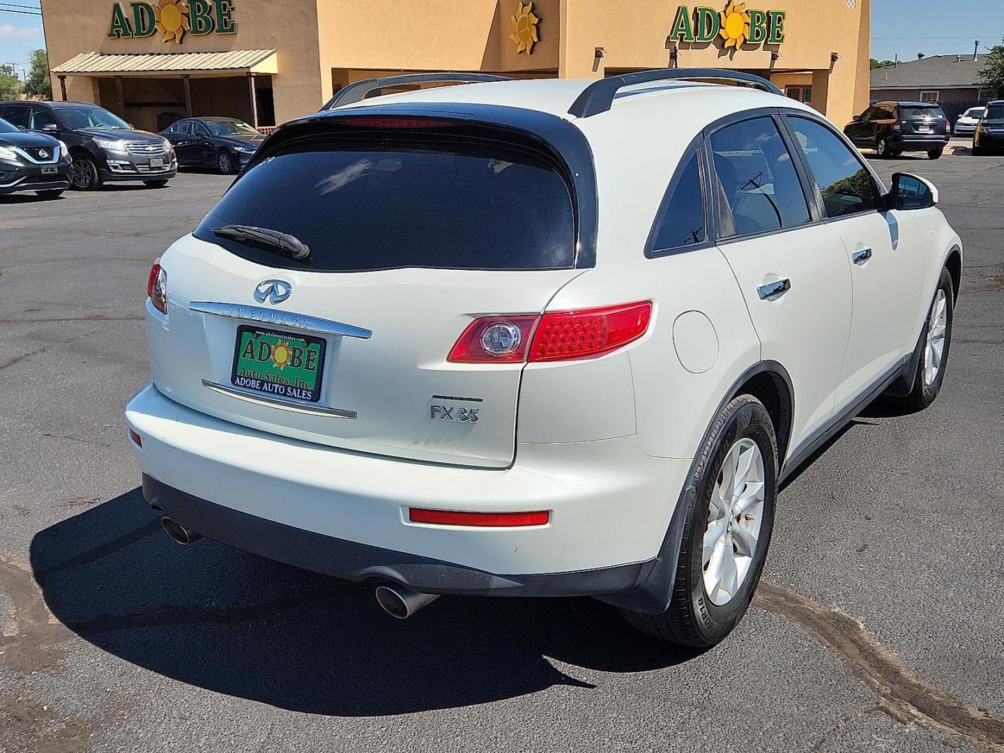 2006 WHITE INFINITI FX35 (JNRAS08U56X) with an VQ 3.5L V-6 DOHC, variable valve control, premium unleaded, engine with 280HP engine, located at 4711 Ave Q, Lubbock, TX, 79412, (806) 687-2362, 33.551304, -101.855293 - Photo#3