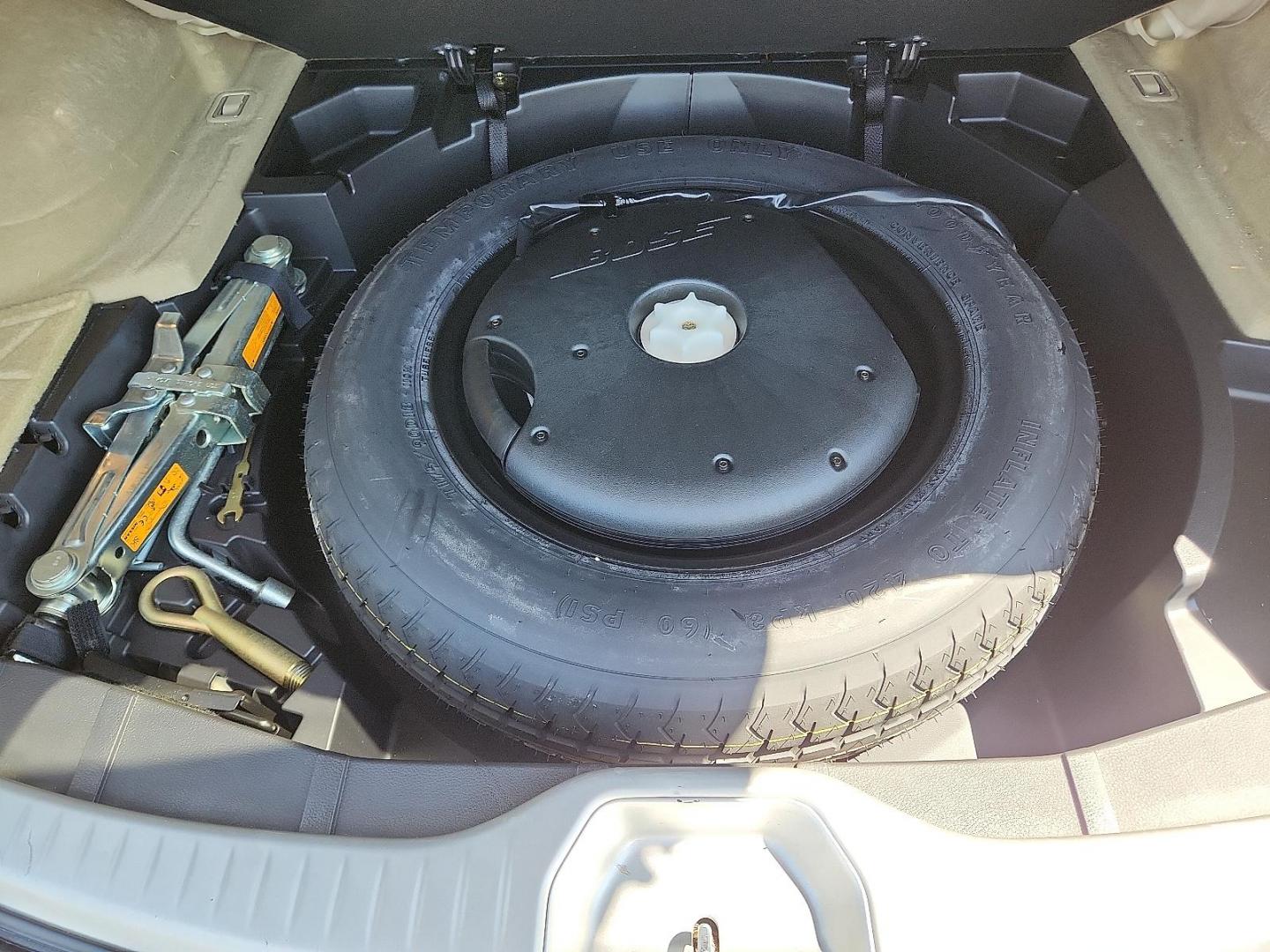 2006 WHITE INFINITI FX35 (JNRAS08U56X) with an VQ 3.5L V-6 DOHC, variable valve control, premium unleaded, engine with 280HP engine, located at 4711 Ave Q, Lubbock, TX, 79412, (806) 687-2362, 33.551304, -101.855293 - Photo#8