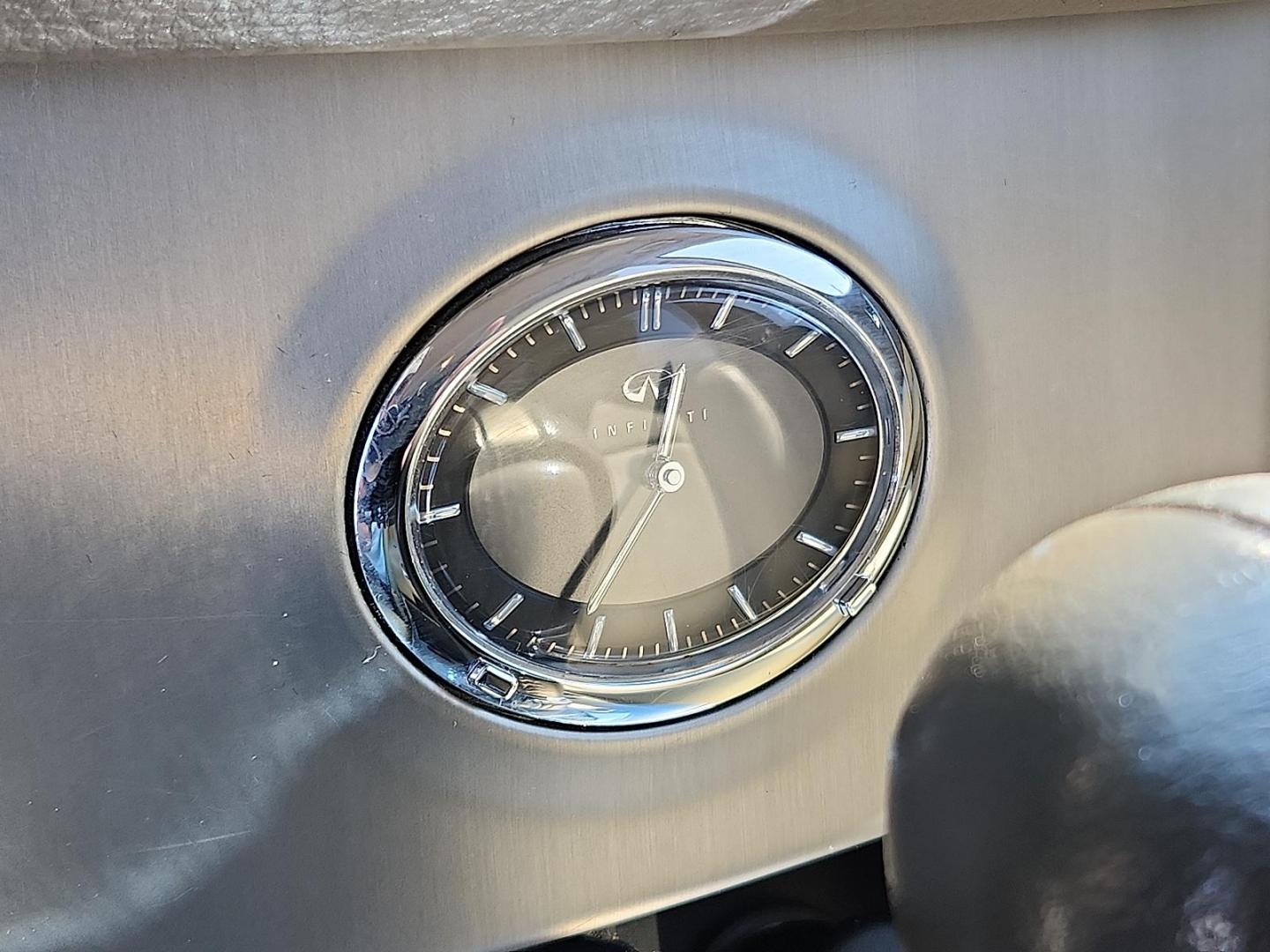 2006 WHITE INFINITI FX35 (JNRAS08U56X) with an VQ 3.5L V-6 DOHC, variable valve control, premium unleaded, engine with 280HP engine, located at 4711 Ave Q, Lubbock, TX, 79412, (806) 687-2362, 33.551304, -101.855293 - Photo#20