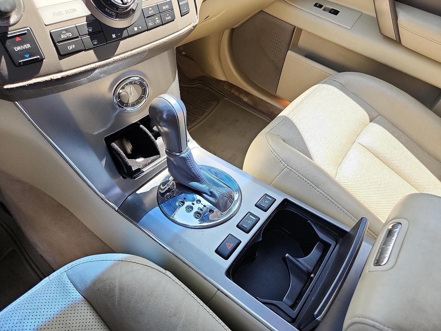 2006 WHITE INFINITI FX35 (JNRAS08U56X) with an VQ 3.5L V-6 DOHC, variable valve control, premium unleaded, engine with 280HP engine, located at 4711 Ave Q, Lubbock, TX, 79412, (806) 687-2362, 33.551304, -101.855293 - Photo#24