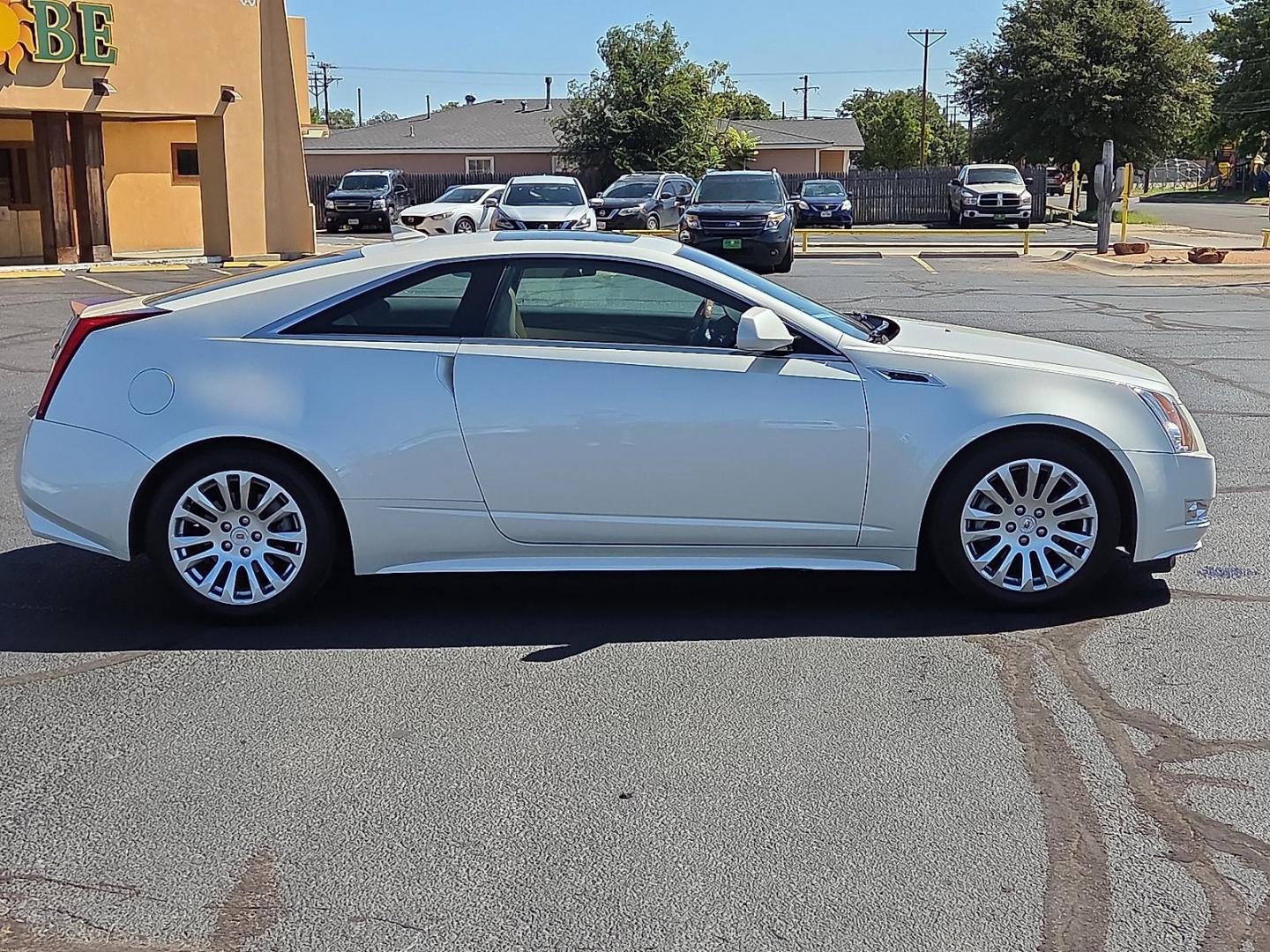 2011 WHITE /Cashmere w/Ebony Accents Cadillac CTS Premium (1G6DP1EDXB0) with an 3.6L V-6 gasoline direct injection, DOHC, variable valve control, regular unleaded, engine with 304HP engine, located at 4711 Ave Q, Lubbock, TX, 79412, (806) 687-2362, 33.551304, -101.855293 - Photo#5