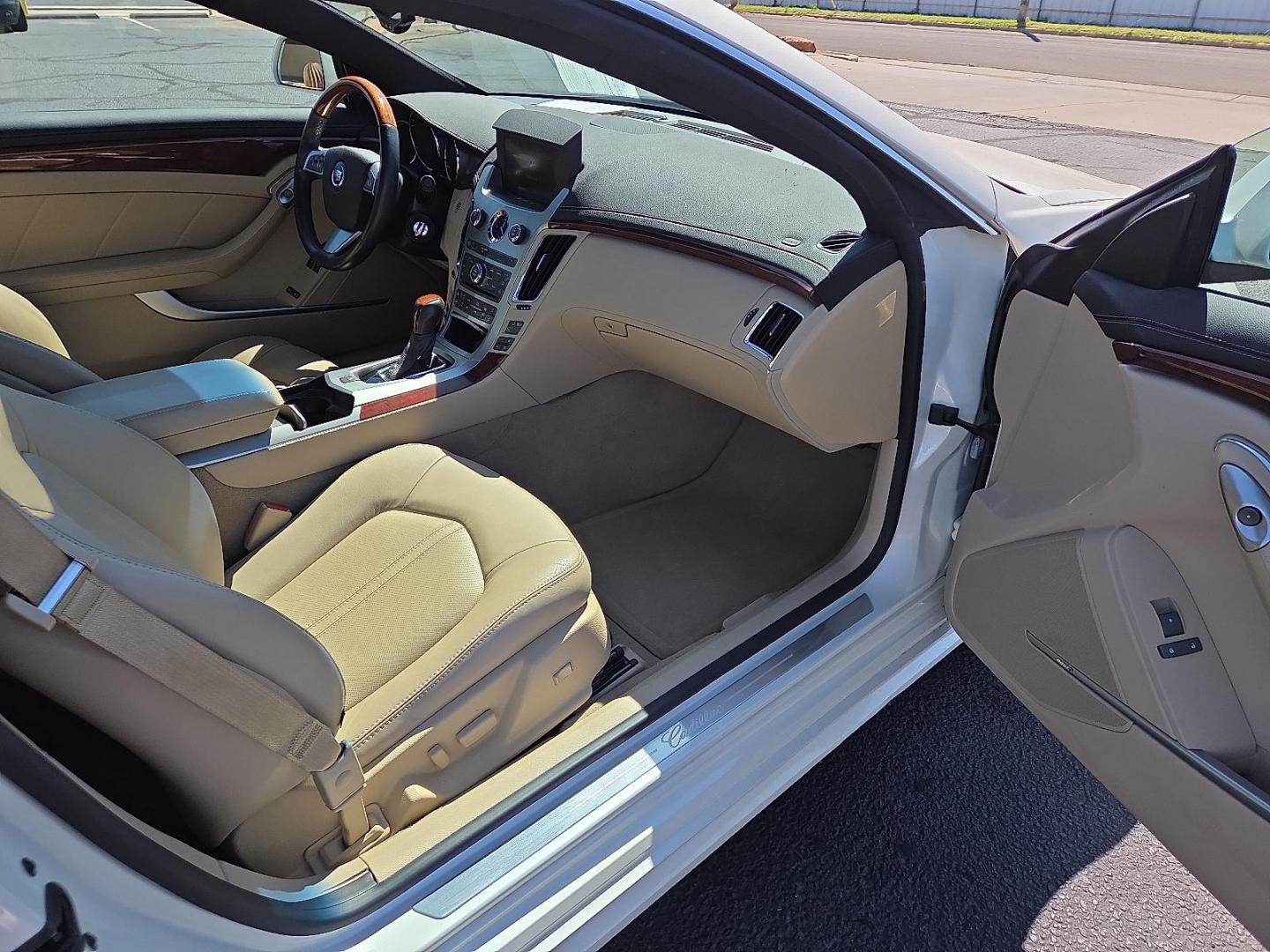 2011 WHITE /Cashmere w/Ebony Accents Cadillac CTS Premium (1G6DP1EDXB0) with an 3.6L V-6 gasoline direct injection, DOHC, variable valve control, regular unleaded, engine with 304HP engine, located at 4711 Ave Q, Lubbock, TX, 79412, (806) 687-2362, 33.551304, -101.855293 - Photo#11