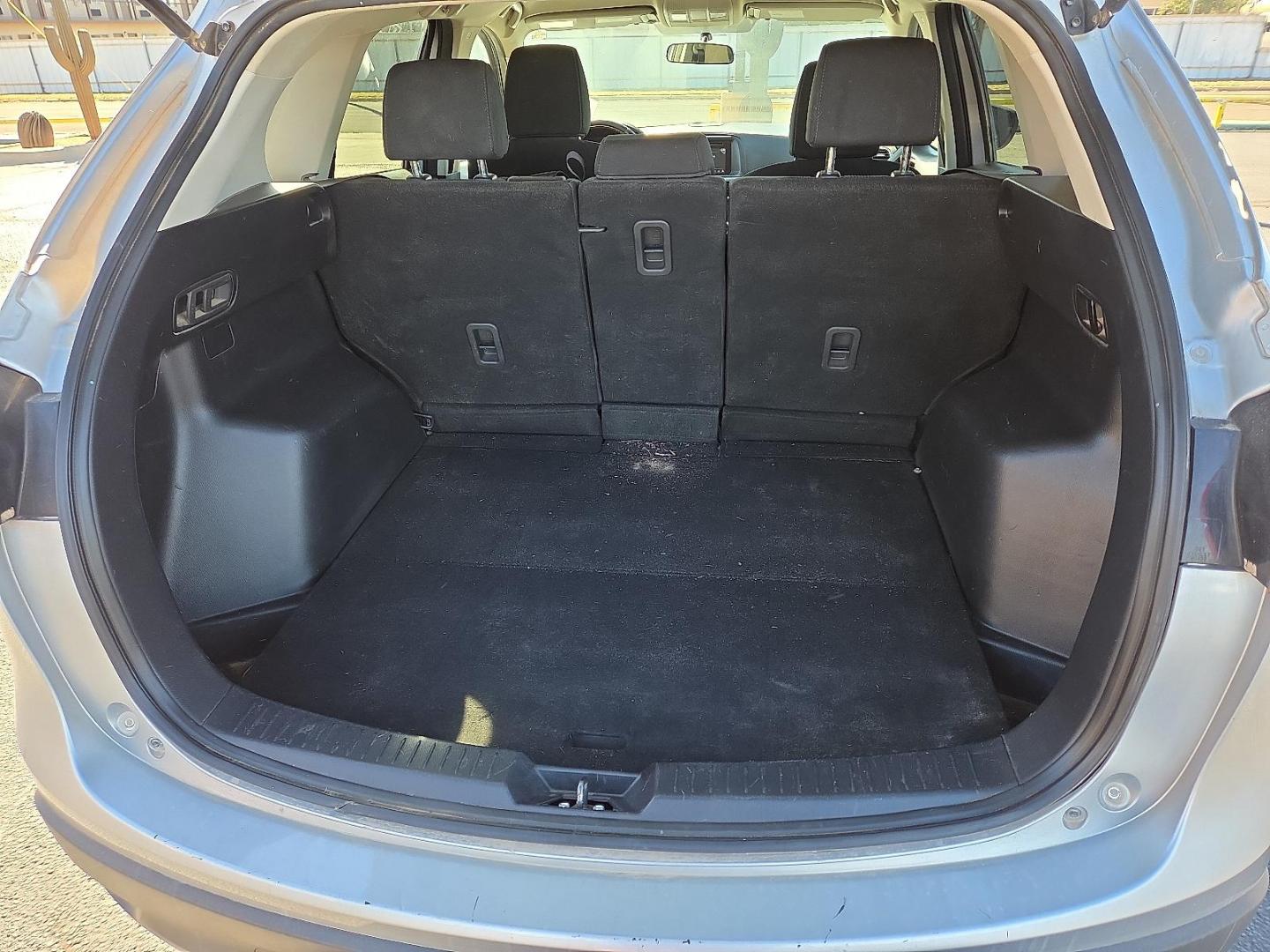 2016 Sonic Silver Metallic - 45P /Black - KC3 Mazda CX-5 Touring (JM3KE2CY3G0) with an SKYACTIV-G 2.5L I-4 gasoline direct injection, DOHC, variable valve control, regular unleaded, engine with 184HP engine, located at 4711 Ave Q, Lubbock, TX, 79412, (806) 687-2362, 33.551304, -101.855293 - Photo#16