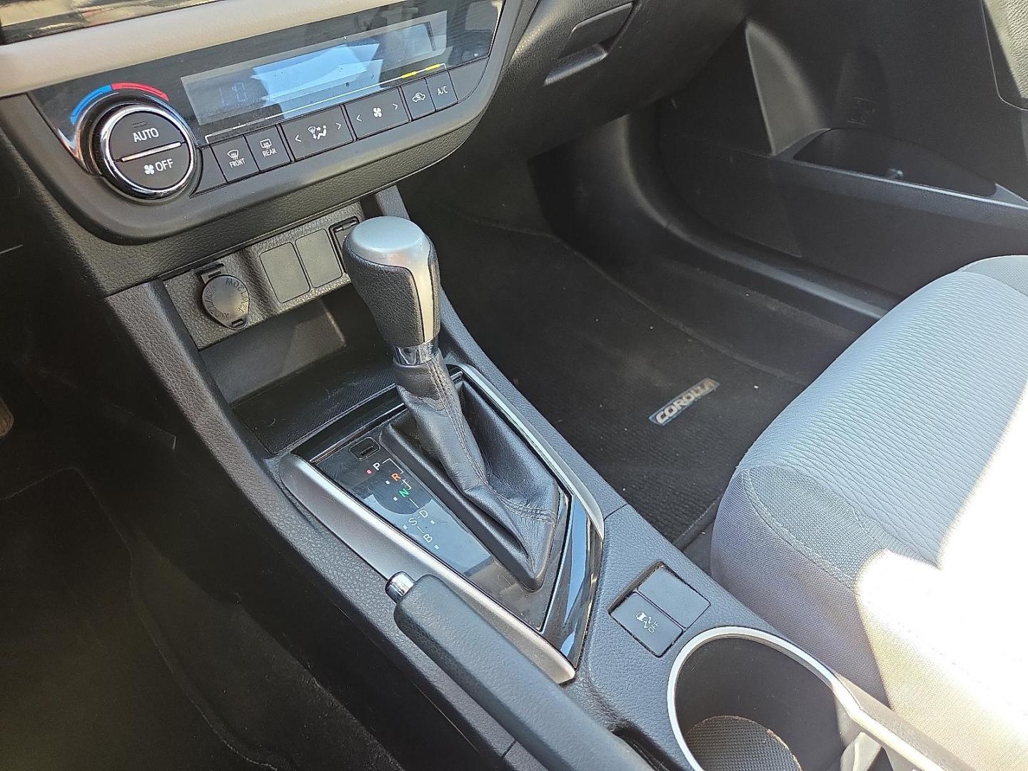 2015 Black Sand Mica - 209 /Ash - 16 Toyota Corolla LE (2T1BURHE7FC) with an 1.8L I-4 DOHC, VVT-i variable valve control, regular unleaded, engine with 132HP engine, located at 4711 Ave Q, Lubbock, TX, 79412, (806) 687-2362, 33.551304, -101.855293 - Photo#28
