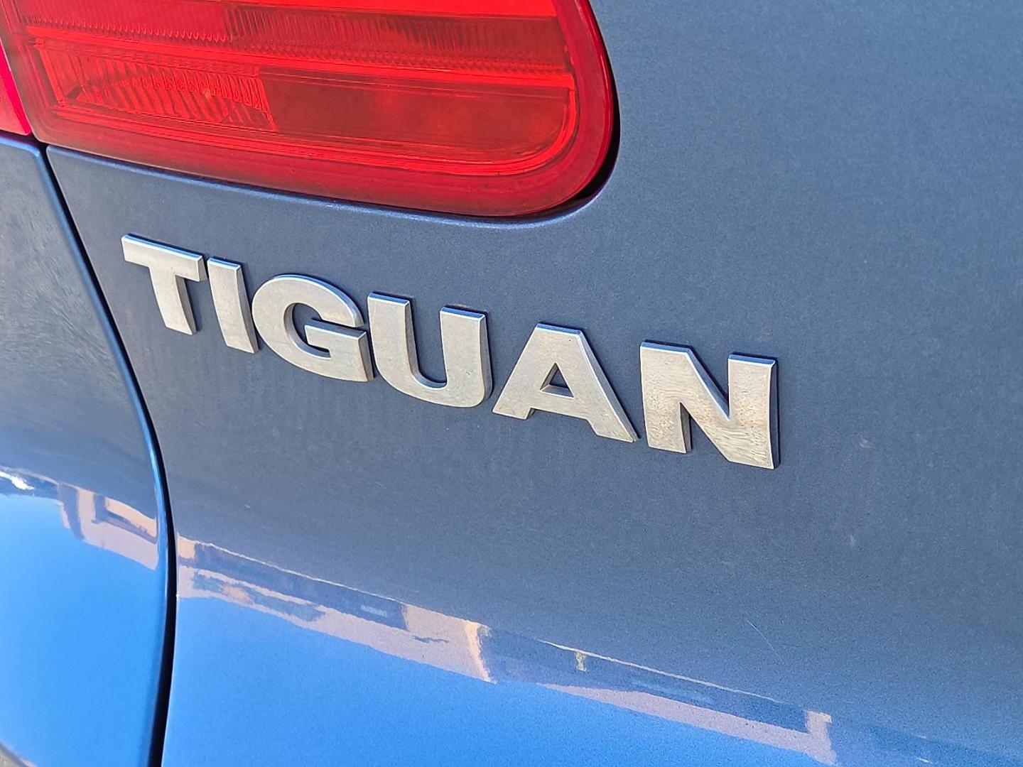 2017 Pacific Blue Metallic - D5D5 /Cornsilk Beige - NT Volkswagen Tiguan 2.0T Wolfsburg Edition (WVGSV7AX8HK) with an 2L I-4 gasoline direct injection, DOHC, variable valve control, intercooled turbo, premium unleaded, engine with 200HP engine, located at 4711 Ave Q, Lubbock, TX, 79412, (806) 687-2362, 33.551304, -101.855293 - Photo#17