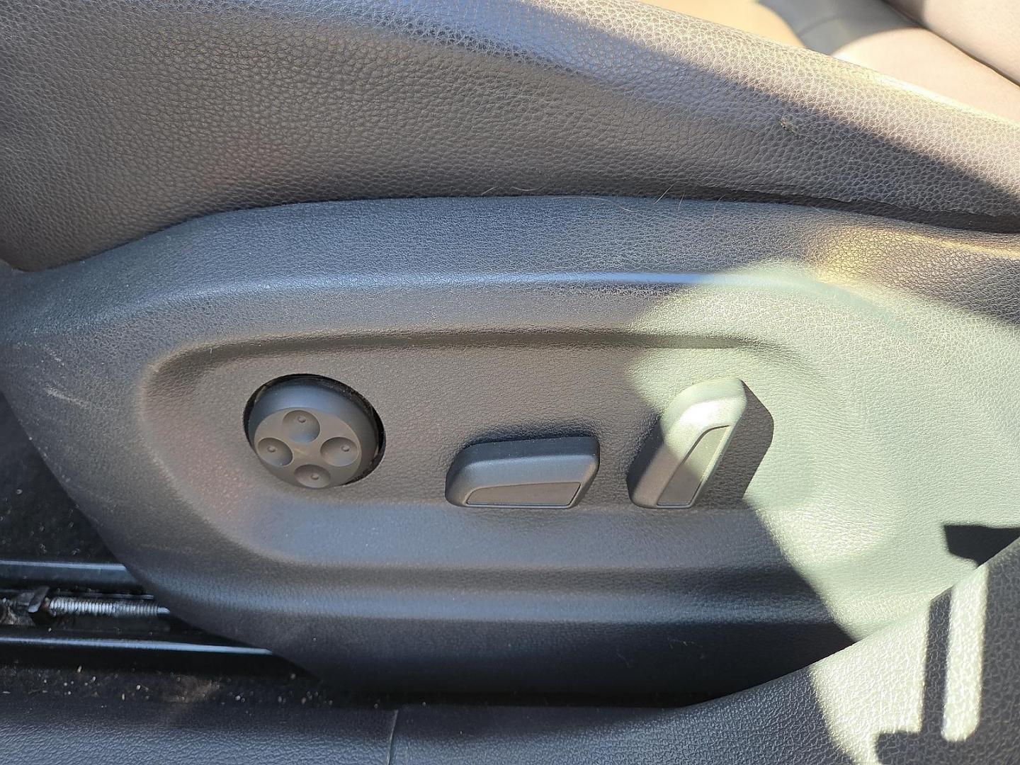 2017 Pacific Blue Metallic - D5D5 /Cornsilk Beige - NT Volkswagen Tiguan 2.0T Wolfsburg Edition (WVGSV7AX8HK) with an 2L I-4 gasoline direct injection, DOHC, variable valve control, intercooled turbo, premium unleaded, engine with 200HP engine, located at 4711 Ave Q, Lubbock, TX, 79412, (806) 687-2362, 33.551304, -101.855293 - Photo#23