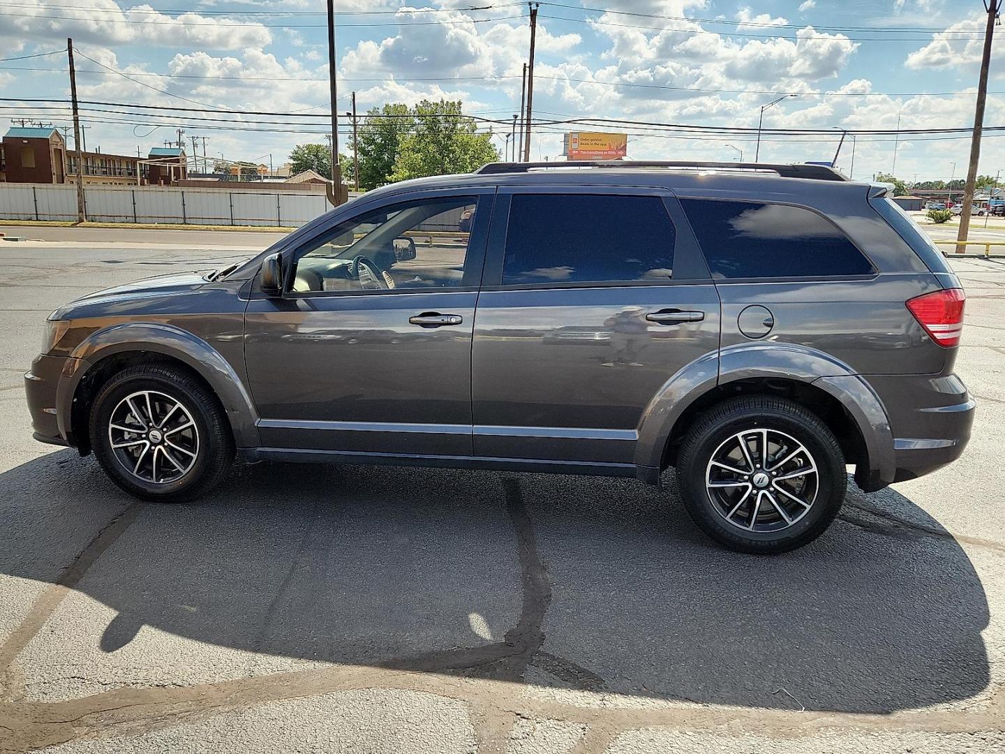 2018 GRAY Dodge Journey SE (3C4PDCAB0JT) with an Tigershark MultiAir 2.4L I-4 DOHC, variable valve control, regular unleaded, engine with 173HP engine, located at 4711 Ave Q, Lubbock, TX, 79412, (806) 687-2362, 33.551304, -101.855293 - Photo#1