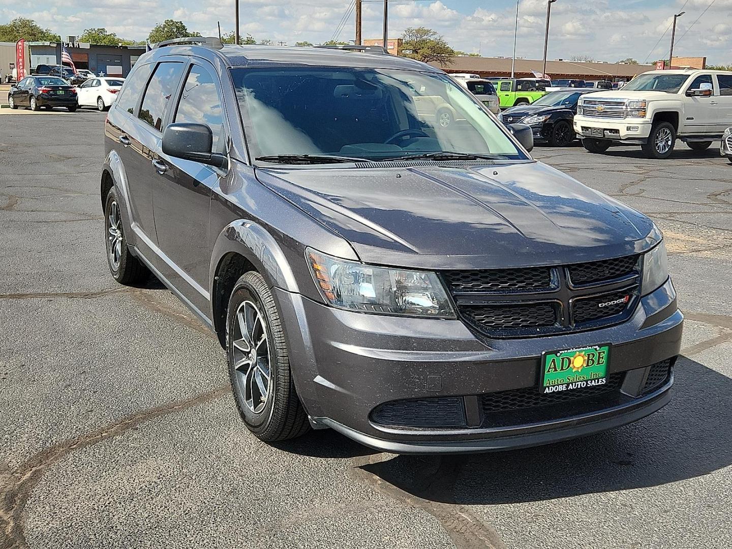 2018 GRAY Dodge Journey SE (3C4PDCAB0JT) with an Tigershark MultiAir 2.4L I-4 DOHC, variable valve control, regular unleaded, engine with 173HP engine, located at 4711 Ave Q, Lubbock, TX, 79412, (806) 687-2362, 33.551304, -101.855293 - Photo#5