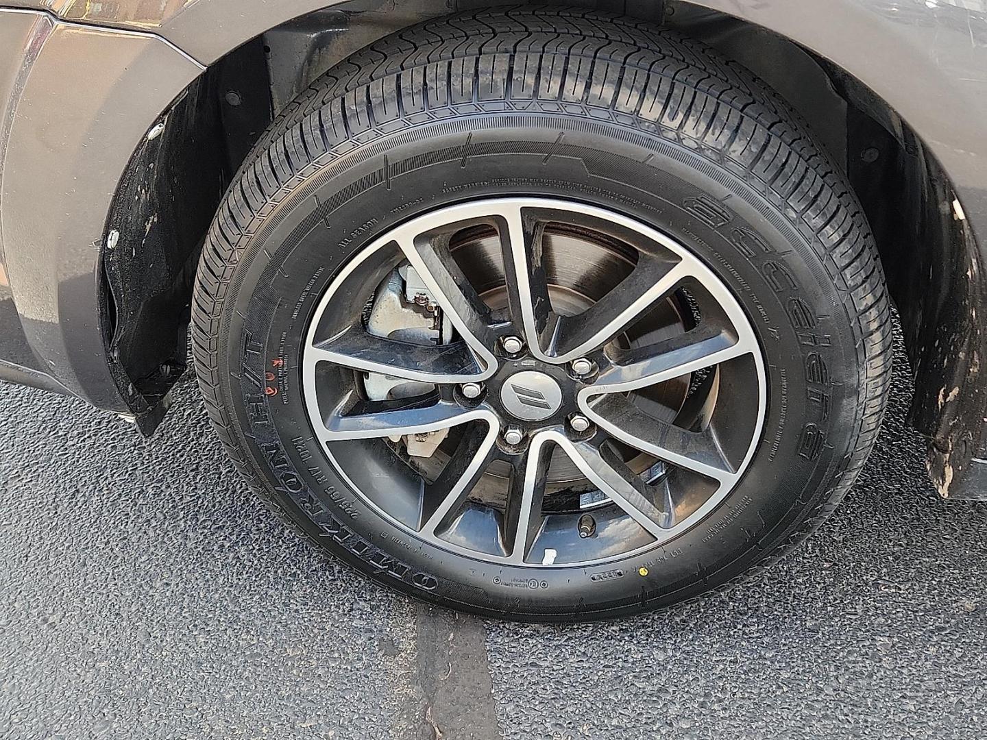 2018 GRAY Dodge Journey SE (3C4PDCAB0JT) with an Tigershark MultiAir 2.4L I-4 DOHC, variable valve control, regular unleaded, engine with 173HP engine, located at 4711 Ave Q, Lubbock, TX, 79412, (806) 687-2362, 33.551304, -101.855293 - Photo#6