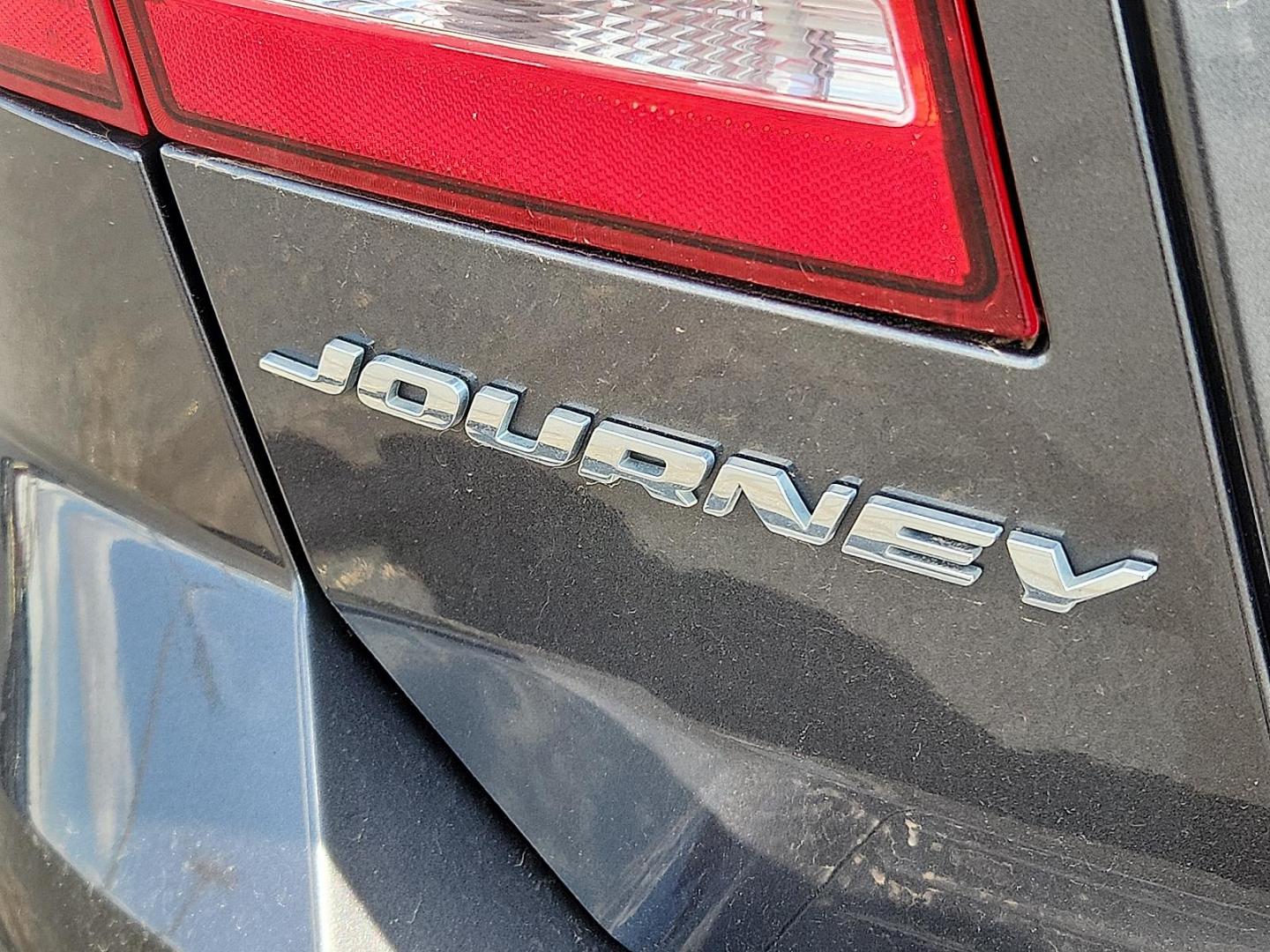 2018 GRAY Dodge Journey SE (3C4PDCAB0JT) with an Tigershark MultiAir 2.4L I-4 DOHC, variable valve control, regular unleaded, engine with 173HP engine, located at 4711 Ave Q, Lubbock, TX, 79412, (806) 687-2362, 33.551304, -101.855293 - Photo#8