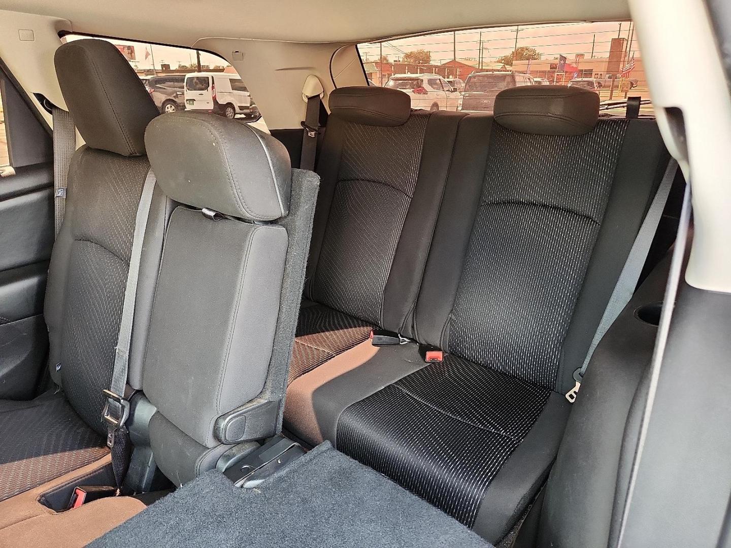 2018 GRAY Dodge Journey SE (3C4PDCAB0JT) with an Tigershark MultiAir 2.4L I-4 DOHC, variable valve control, regular unleaded, engine with 173HP engine, located at 4711 Ave Q, Lubbock, TX, 79412, (806) 687-2362, 33.551304, -101.855293 - Photo#11