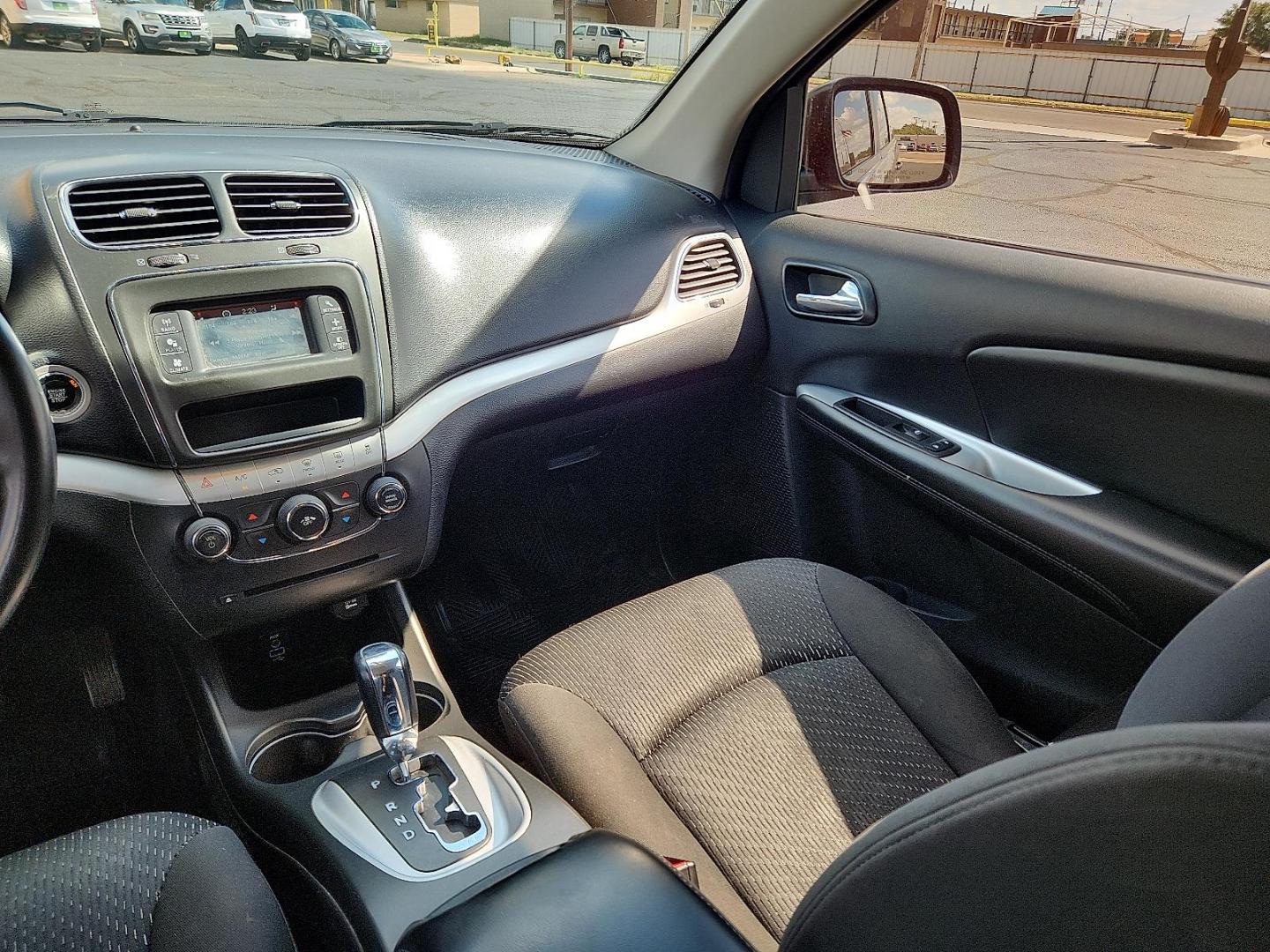 2018 GRAY Dodge Journey SE (3C4PDCAB0JT) with an Tigershark MultiAir 2.4L I-4 DOHC, variable valve control, regular unleaded, engine with 173HP engine, located at 4711 Ave Q, Lubbock, TX, 79412, (806) 687-2362, 33.551304, -101.855293 - Photo#13