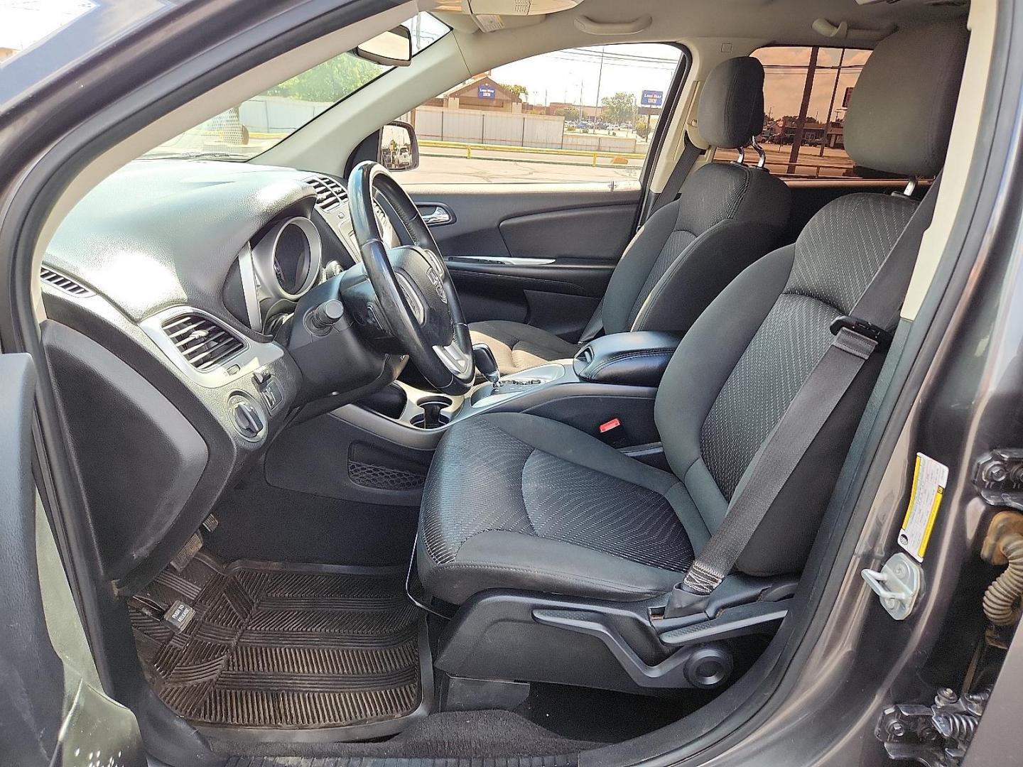 2018 GRAY Dodge Journey SE (3C4PDCAB0JT) with an Tigershark MultiAir 2.4L I-4 DOHC, variable valve control, regular unleaded, engine with 173HP engine, located at 4711 Ave Q, Lubbock, TX, 79412, (806) 687-2362, 33.551304, -101.855293 - Photo#15