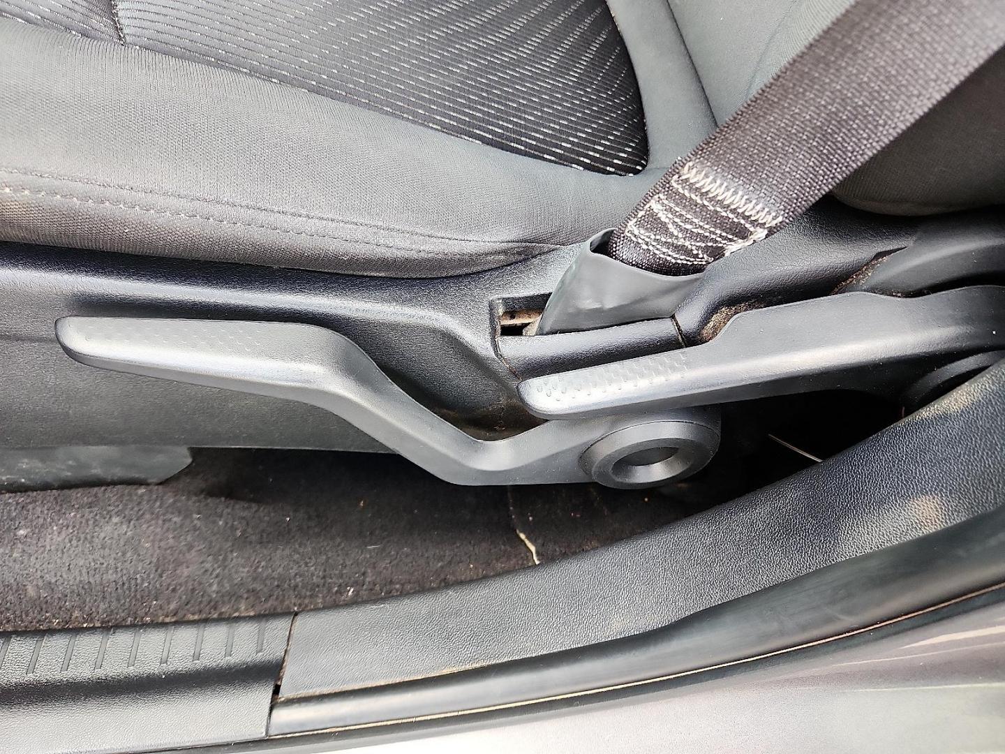 2018 GRAY Dodge Journey SE (3C4PDCAB0JT) with an Tigershark MultiAir 2.4L I-4 DOHC, variable valve control, regular unleaded, engine with 173HP engine, located at 4711 Ave Q, Lubbock, TX, 79412, (806) 687-2362, 33.551304, -101.855293 - Photo#16