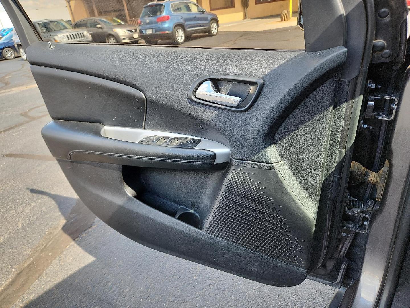 2018 GRAY Dodge Journey SE (3C4PDCAB0JT) with an Tigershark MultiAir 2.4L I-4 DOHC, variable valve control, regular unleaded, engine with 173HP engine, located at 4711 Ave Q, Lubbock, TX, 79412, (806) 687-2362, 33.551304, -101.855293 - Photo#17