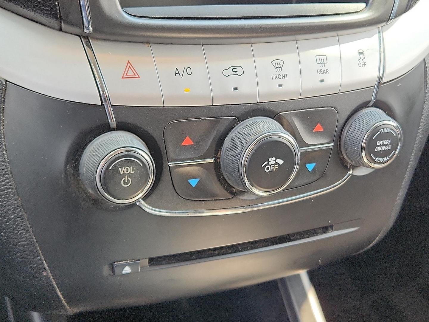 2018 GRAY Dodge Journey SE (3C4PDCAB0JT) with an Tigershark MultiAir 2.4L I-4 DOHC, variable valve control, regular unleaded, engine with 173HP engine, located at 4711 Ave Q, Lubbock, TX, 79412, (806) 687-2362, 33.551304, -101.855293 - Photo#20