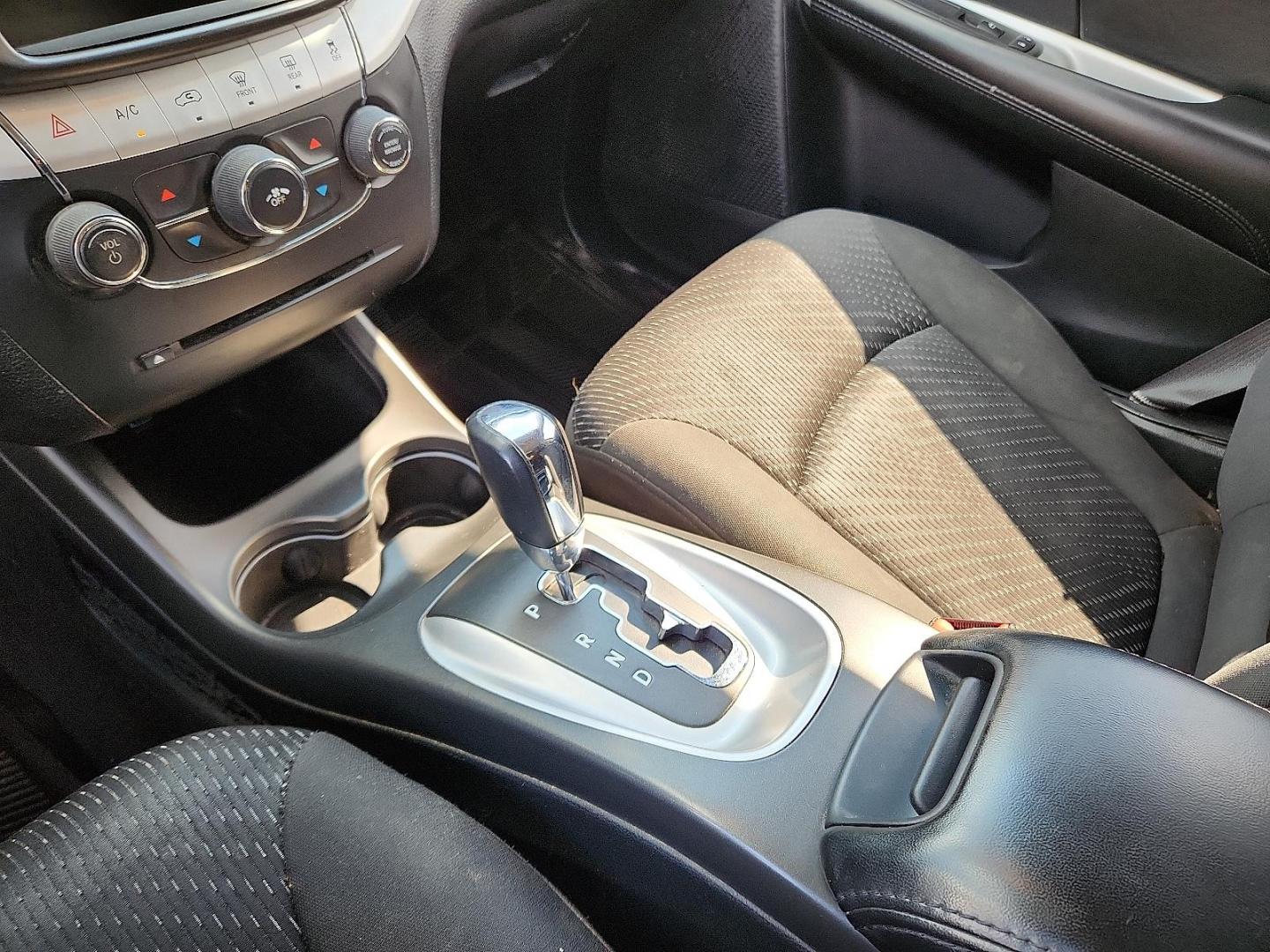 2018 GRAY Dodge Journey SE (3C4PDCAB0JT) with an Tigershark MultiAir 2.4L I-4 DOHC, variable valve control, regular unleaded, engine with 173HP engine, located at 4711 Ave Q, Lubbock, TX, 79412, (806) 687-2362, 33.551304, -101.855293 - Photo#26