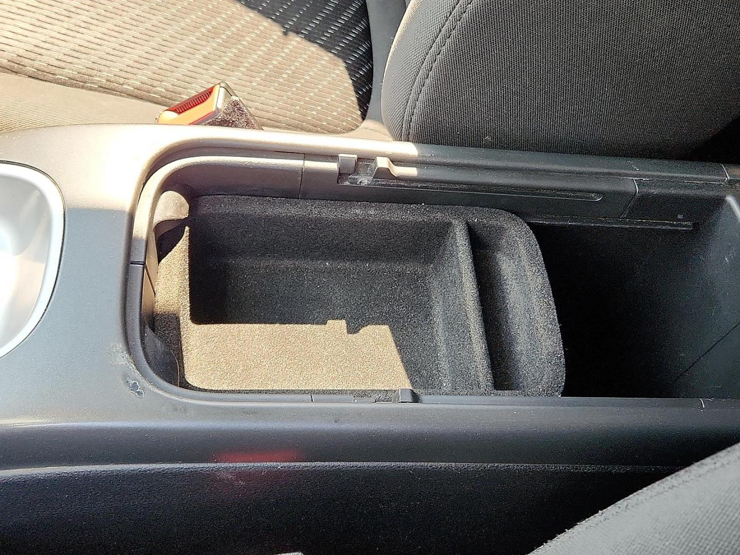 2018 GRAY Dodge Journey SE (3C4PDCAB0JT) with an Tigershark MultiAir 2.4L I-4 DOHC, variable valve control, regular unleaded, engine with 173HP engine, located at 4711 Ave Q, Lubbock, TX, 79412, (806) 687-2362, 33.551304, -101.855293 - Photo#28