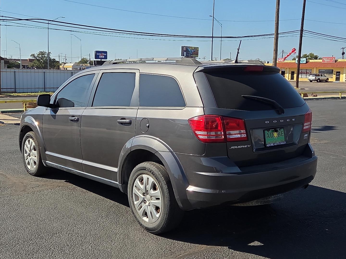 2018 Granite Pearlcoat - PAU /Black - X9 Dodge Journey SE (3C4PDCAB0JT) with an Tigershark MultiAir 2.4L I-4 DOHC, variable valve control, regular gasoline, engine with 173HP engine, located at 4711 Ave Q, Lubbock, TX, 79412, (806) 687-2362, 33.551304, -101.855293- Photo#2