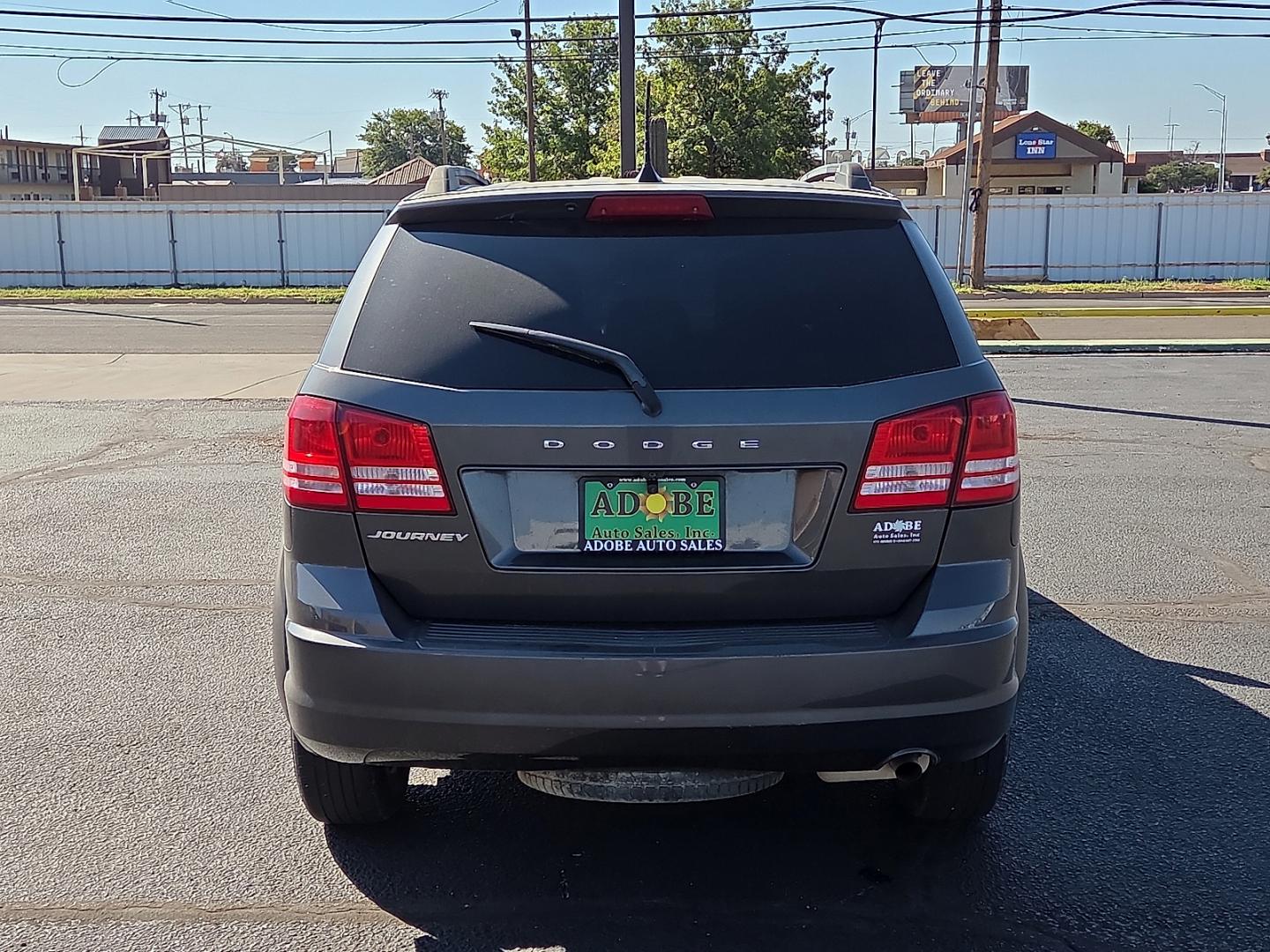 2018 Granite Pearlcoat - PAU /Black - X9 Dodge Journey SE (3C4PDCAB0JT) with an Tigershark MultiAir 2.4L I-4 DOHC, variable valve control, regular gasoline, engine with 173HP engine, located at 4711 Ave Q, Lubbock, TX, 79412, (806) 687-2362, 33.551304, -101.855293- Photo#3