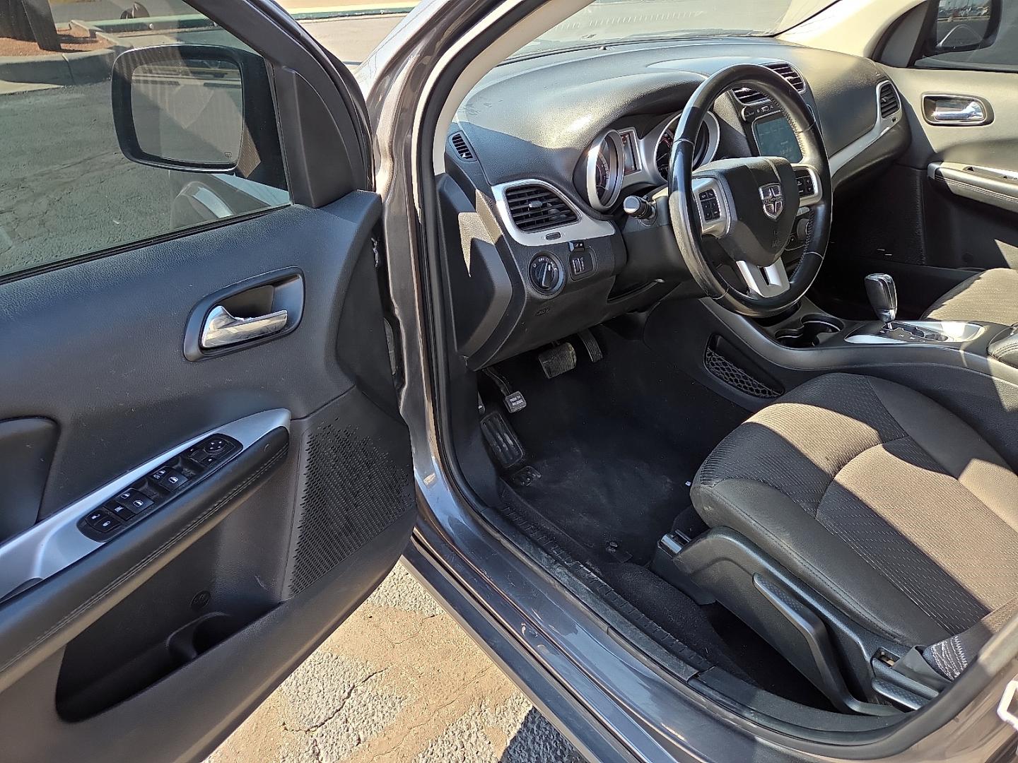 2018 Granite Pearlcoat - PAU /Black - X9 Dodge Journey SE (3C4PDCAB0JT) with an Tigershark MultiAir 2.4L I-4 DOHC, variable valve control, regular gasoline, engine with 173HP engine, located at 4711 Ave Q, Lubbock, TX, 79412, (806) 687-2362, 33.551304, -101.855293- Photo#18