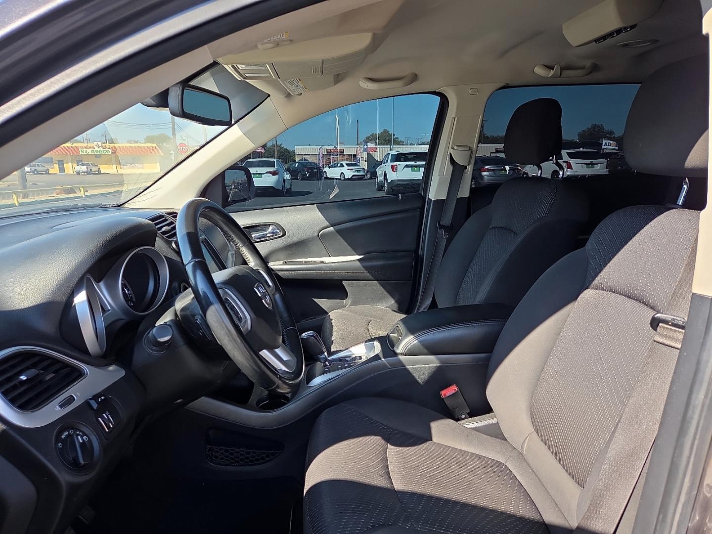 2018 Granite Pearlcoat - PAU /Black - X9 Dodge Journey SE (3C4PDCAB0JT) with an Tigershark MultiAir 2.4L I-4 DOHC, variable valve control, regular gasoline, engine with 173HP engine, located at 4711 Ave Q, Lubbock, TX, 79412, (806) 687-2362, 33.551304, -101.855293- Photo#20