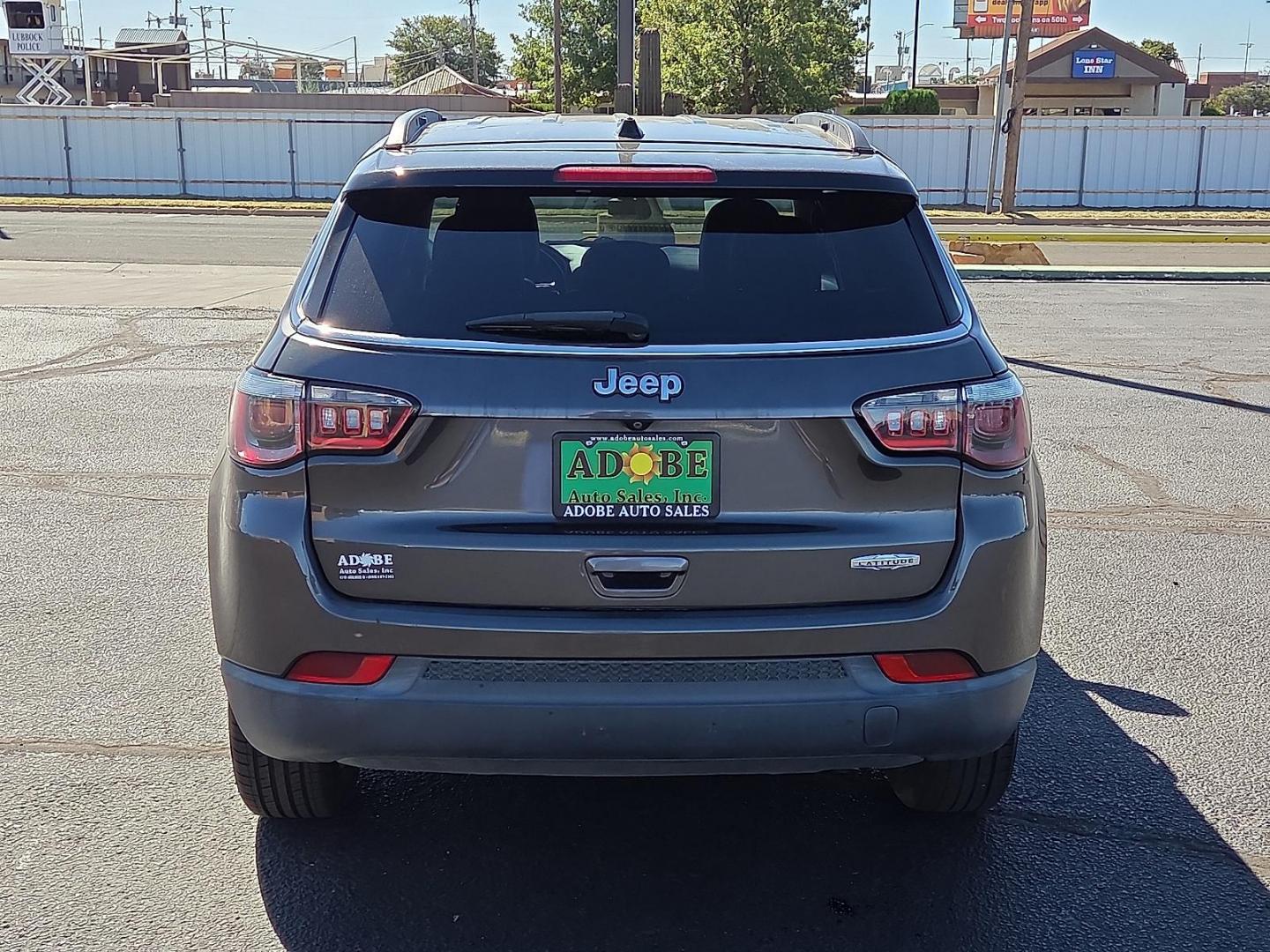 2018 Granite Crystal Metallic Clearcoat - PAU /Black - X9 Jeep Compass Latitude FWD (3C4NJCBB2JT) with an 2.4L I-4 variable valve control, regular unleaded, engine with 180HP engine, located at 4711 Ave Q, Lubbock, TX, 79412, (806) 687-2362, 33.551304, -101.855293 - Photo#3