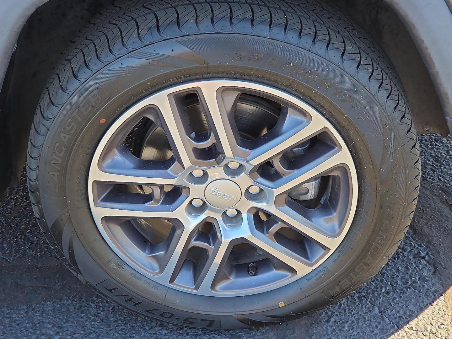2018 Granite Crystal Metallic Clearcoat - PAU /Black - X9 Jeep Compass Latitude FWD (3C4NJCBB2JT) with an 2.4L I-4 variable valve control, regular unleaded, engine with 180HP engine, located at 4711 Ave Q, Lubbock, TX, 79412, (806) 687-2362, 33.551304, -101.855293 - Photo#9