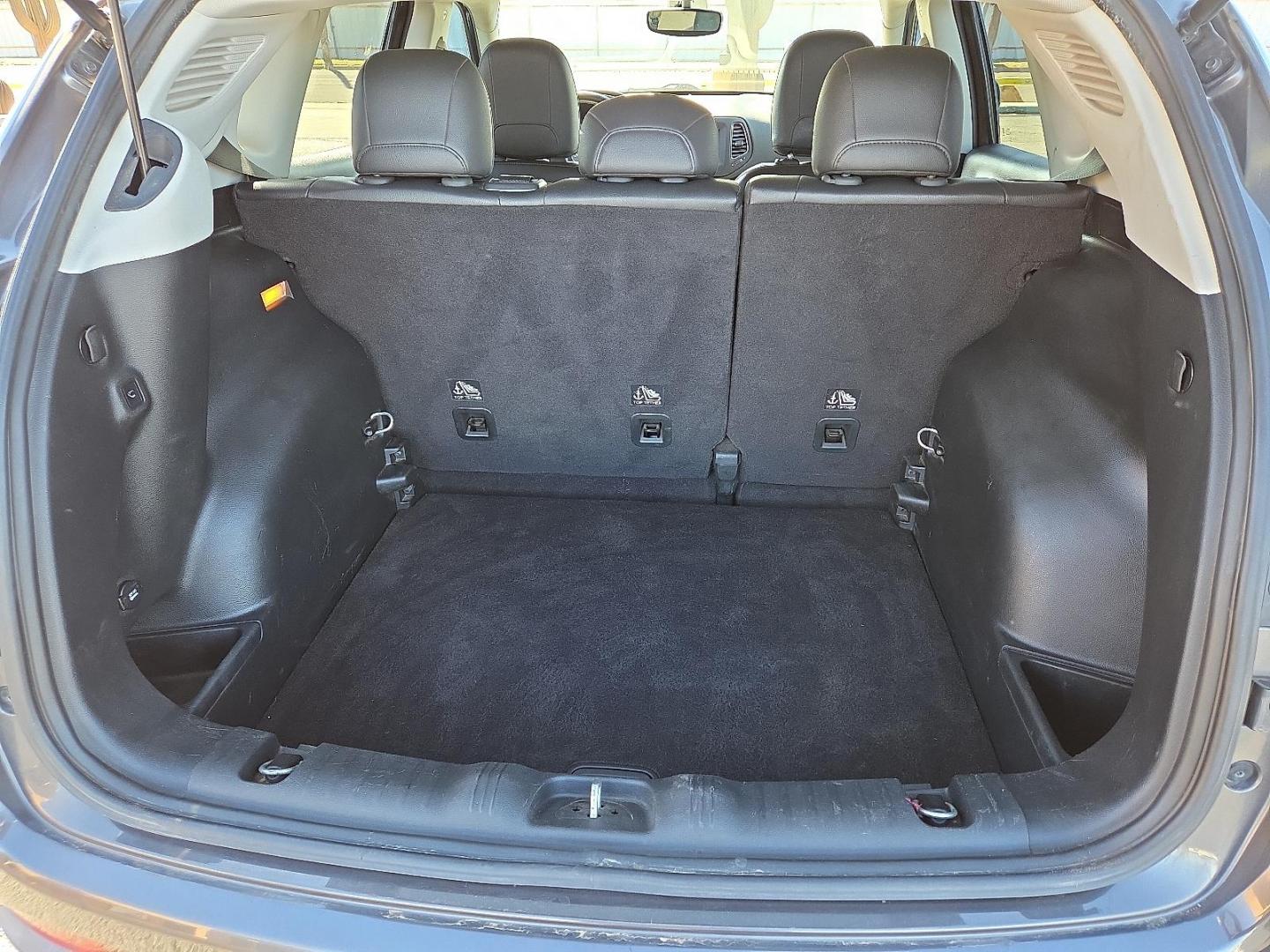 2018 Granite Crystal Metallic Clearcoat - PAU /Black - X9 Jeep Compass Latitude FWD (3C4NJCBB2JT) with an 2.4L I-4 variable valve control, regular unleaded, engine with 180HP engine, located at 4711 Ave Q, Lubbock, TX, 79412, (806) 687-2362, 33.551304, -101.855293 - Photo#15