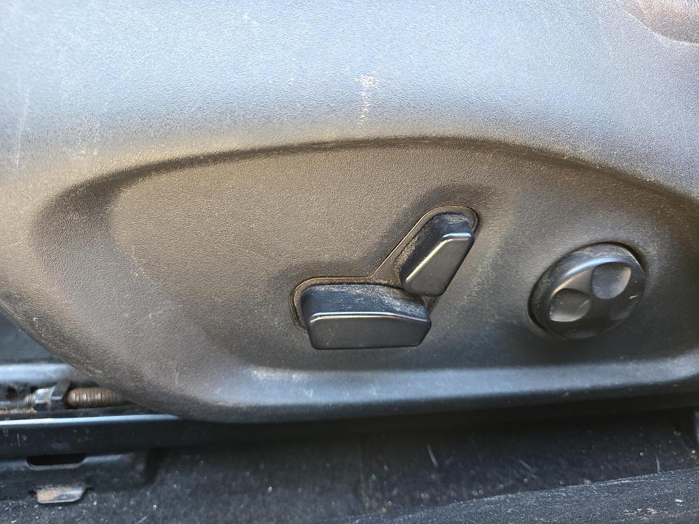 2018 Granite Crystal Metallic Clearcoat - PAU /Black - X9 Jeep Compass Latitude FWD (3C4NJCBB2JT) with an 2.4L I-4 variable valve control, regular unleaded, engine with 180HP engine, located at 4711 Ave Q, Lubbock, TX, 79412, (806) 687-2362, 33.551304, -101.855293 - Photo#20