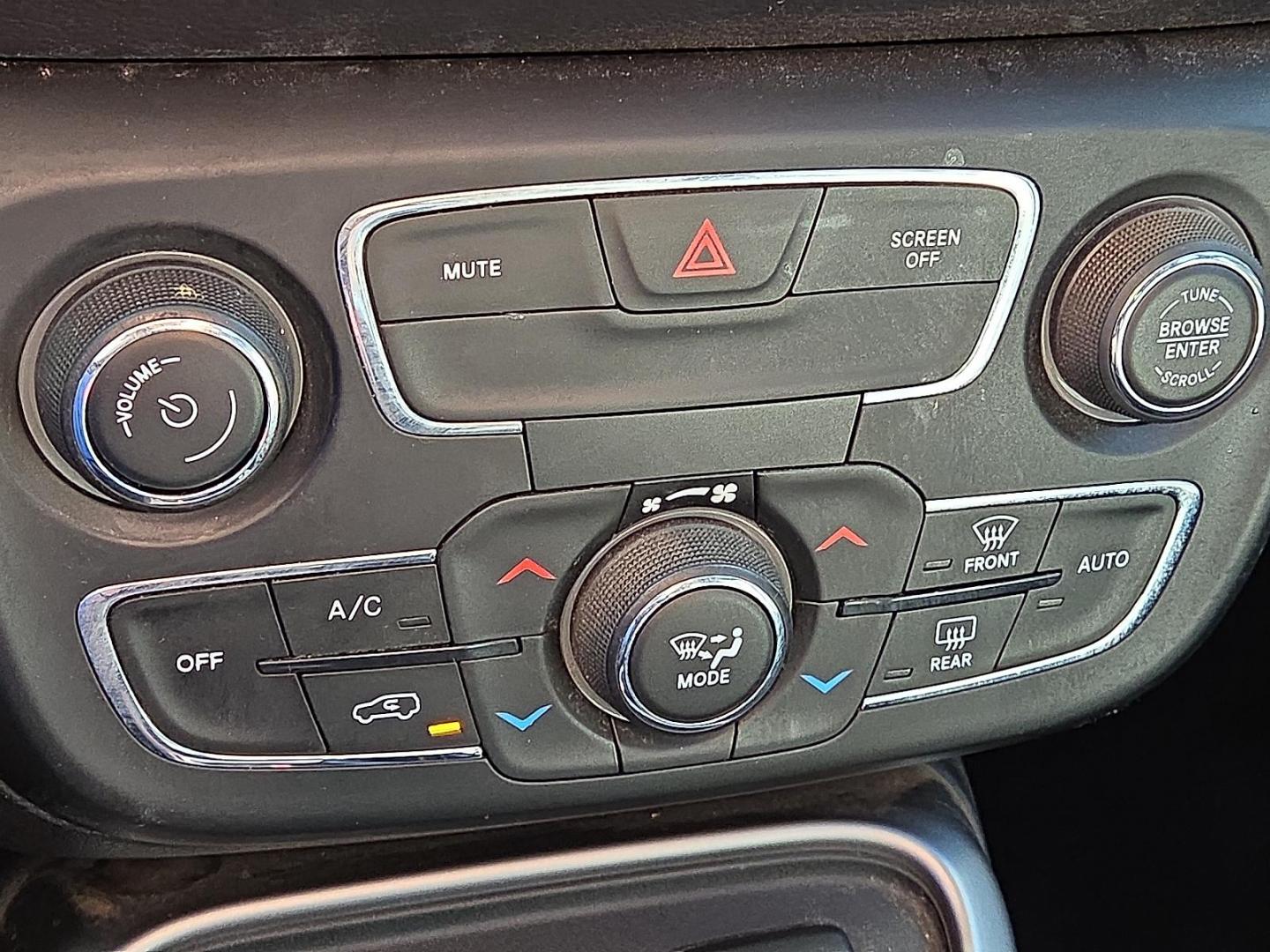 2018 Granite Crystal Metallic Clearcoat - PAU /Black - X9 Jeep Compass Latitude FWD (3C4NJCBB2JT) with an 2.4L I-4 variable valve control, regular unleaded, engine with 180HP engine, located at 4711 Ave Q, Lubbock, TX, 79412, (806) 687-2362, 33.551304, -101.855293 - Photo#28