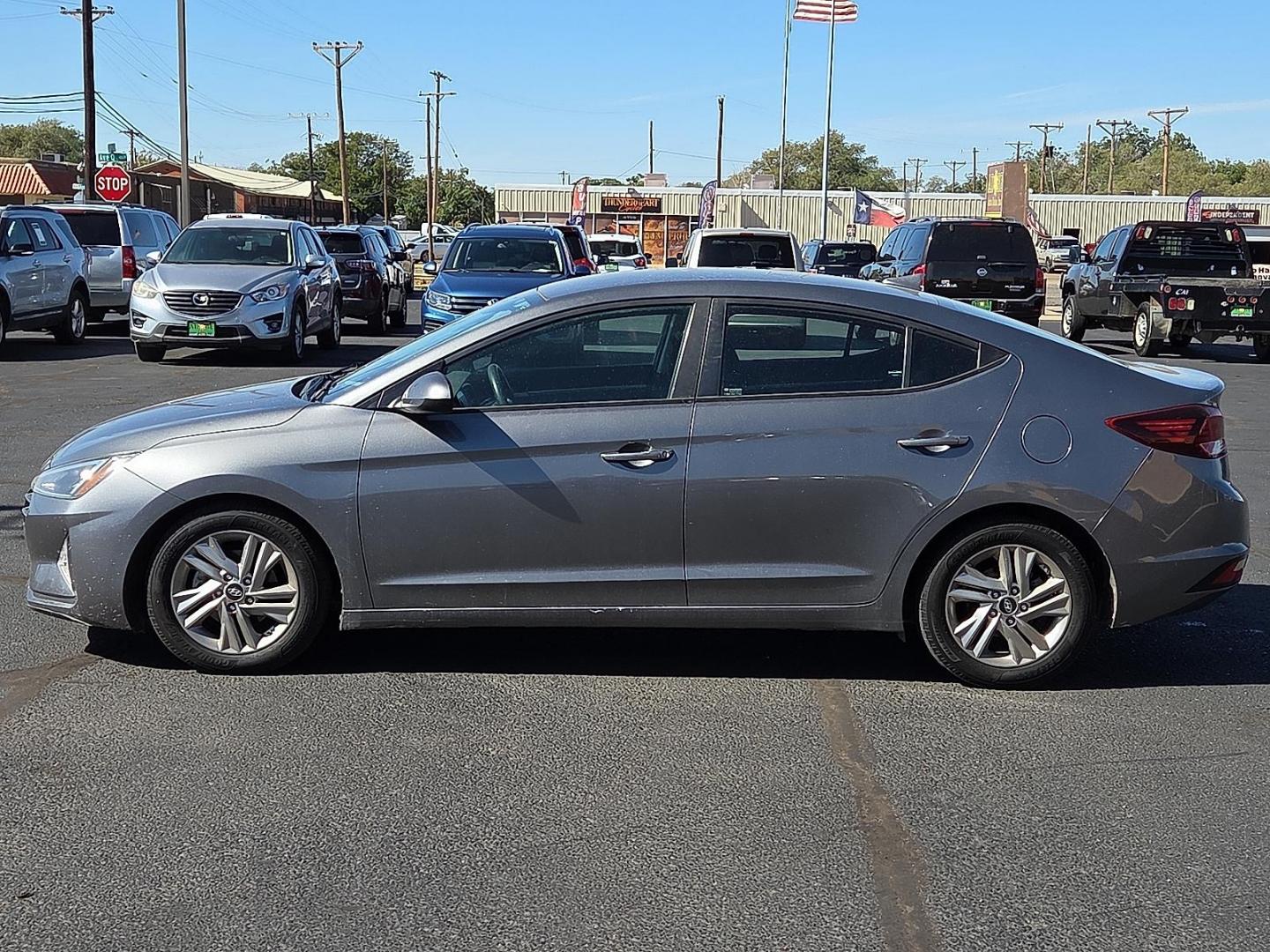 2020 Machine Gray - 2C /Black - C1 Hyundai Elantra SEL (5NPD84LF5LH) with an Nu 2L I-4 DOHC, D-CVVT variable valve control, regular unleaded, engine with 147HP engine, located at 4711 Ave Q, Lubbock, TX, 79412, (806) 687-2362, 33.551304, -101.855293 - Photo#1