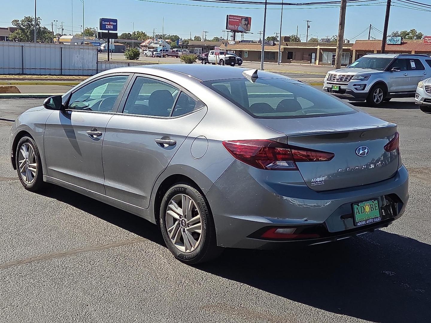 2020 Machine Gray - 2C /Black - C1 Hyundai Elantra SEL (5NPD84LF5LH) with an Nu 2L I-4 DOHC, D-CVVT variable valve control, regular unleaded, engine with 147HP engine, located at 4711 Ave Q, Lubbock, TX, 79412, (806) 687-2362, 33.551304, -101.855293 - Photo#2