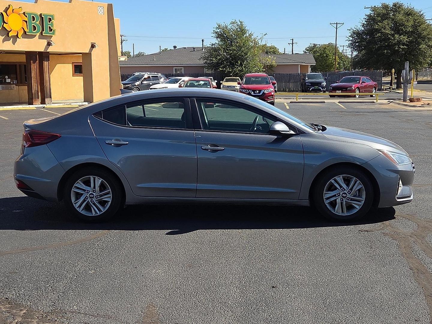 2020 Machine Gray - 2C /Black - C1 Hyundai Elantra SEL (5NPD84LF5LH) with an Nu 2L I-4 DOHC, D-CVVT variable valve control, regular unleaded, engine with 147HP engine, located at 4711 Ave Q, Lubbock, TX, 79412, (806) 687-2362, 33.551304, -101.855293 - Photo#5