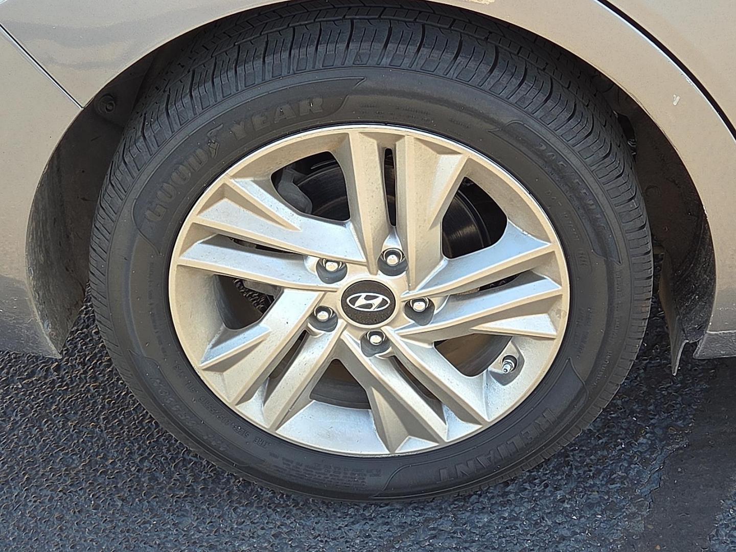 2020 Machine Gray - 2C /Black - C1 Hyundai Elantra SEL (5NPD84LF5LH) with an Nu 2L I-4 DOHC, D-CVVT variable valve control, regular unleaded, engine with 147HP engine, located at 4711 Ave Q, Lubbock, TX, 79412, (806) 687-2362, 33.551304, -101.855293 - Photo#11