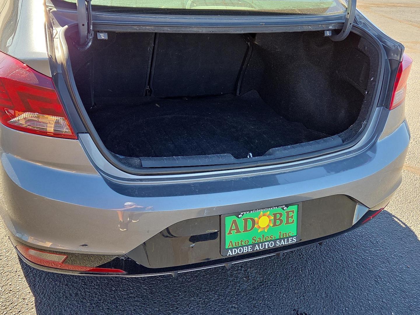 2020 Machine Gray - 2C /Black - C1 Hyundai Elantra SEL (5NPD84LF5LH) with an Nu 2L I-4 DOHC, D-CVVT variable valve control, regular unleaded, engine with 147HP engine, located at 4711 Ave Q, Lubbock, TX, 79412, (806) 687-2362, 33.551304, -101.855293 - Photo#13