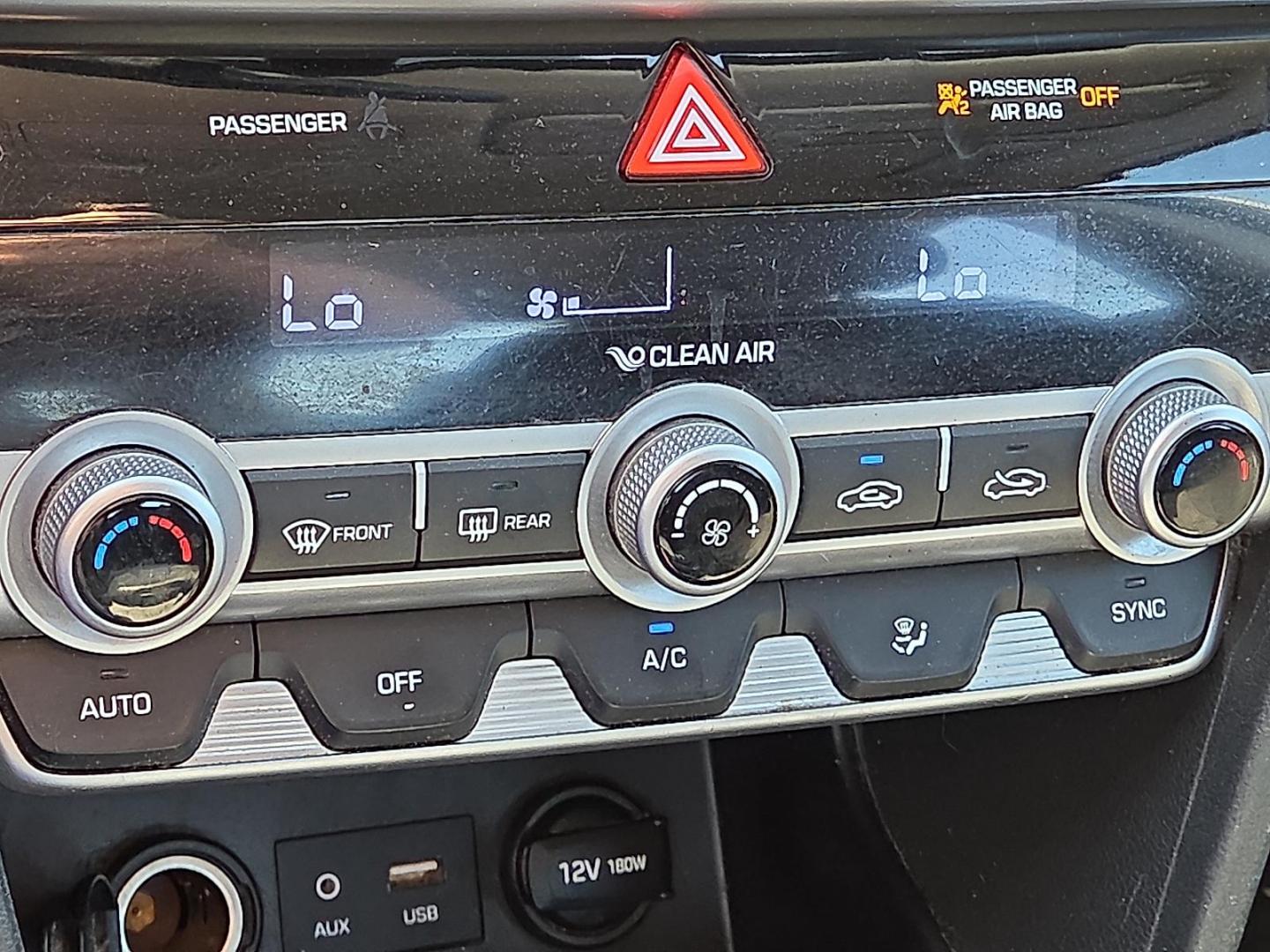 2020 Machine Gray - 2C /Black - C1 Hyundai Elantra SEL (5NPD84LF5LH) with an Nu 2L I-4 DOHC, D-CVVT variable valve control, regular unleaded, engine with 147HP engine, located at 4711 Ave Q, Lubbock, TX, 79412, (806) 687-2362, 33.551304, -101.855293 - Photo#19