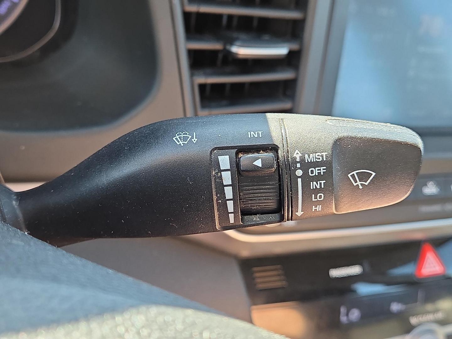 2020 Machine Gray - 2C /Black - C1 Hyundai Elantra SEL (5NPD84LF5LH) with an Nu 2L I-4 DOHC, D-CVVT variable valve control, regular unleaded, engine with 147HP engine, located at 4711 Ave Q, Lubbock, TX, 79412, (806) 687-2362, 33.551304, -101.855293 - Photo#20