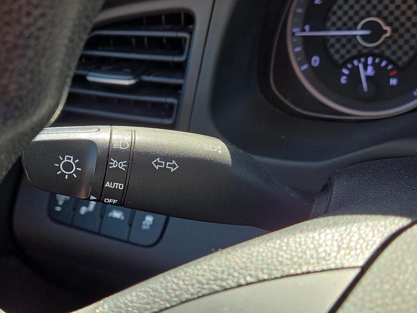 2020 Machine Gray - 2C /Black - C1 Hyundai Elantra SEL (5NPD84LF5LH) with an Nu 2L I-4 DOHC, D-CVVT variable valve control, regular unleaded, engine with 147HP engine, located at 4711 Ave Q, Lubbock, TX, 79412, (806) 687-2362, 33.551304, -101.855293 - Photo#21